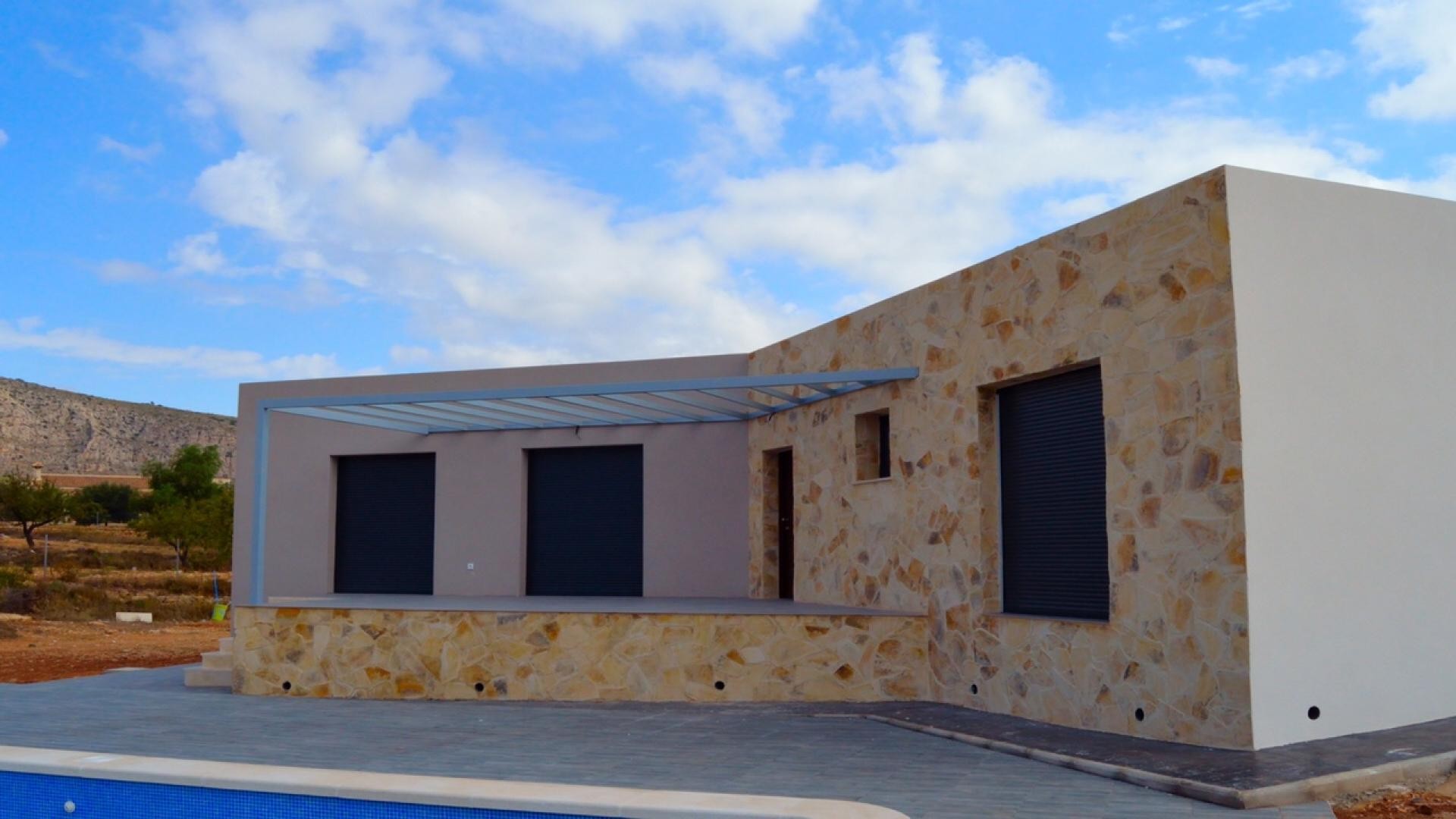 Resale - 4 Bedroom 2 Bathroom Villa in Hondón de las Nieves -  - Alicante