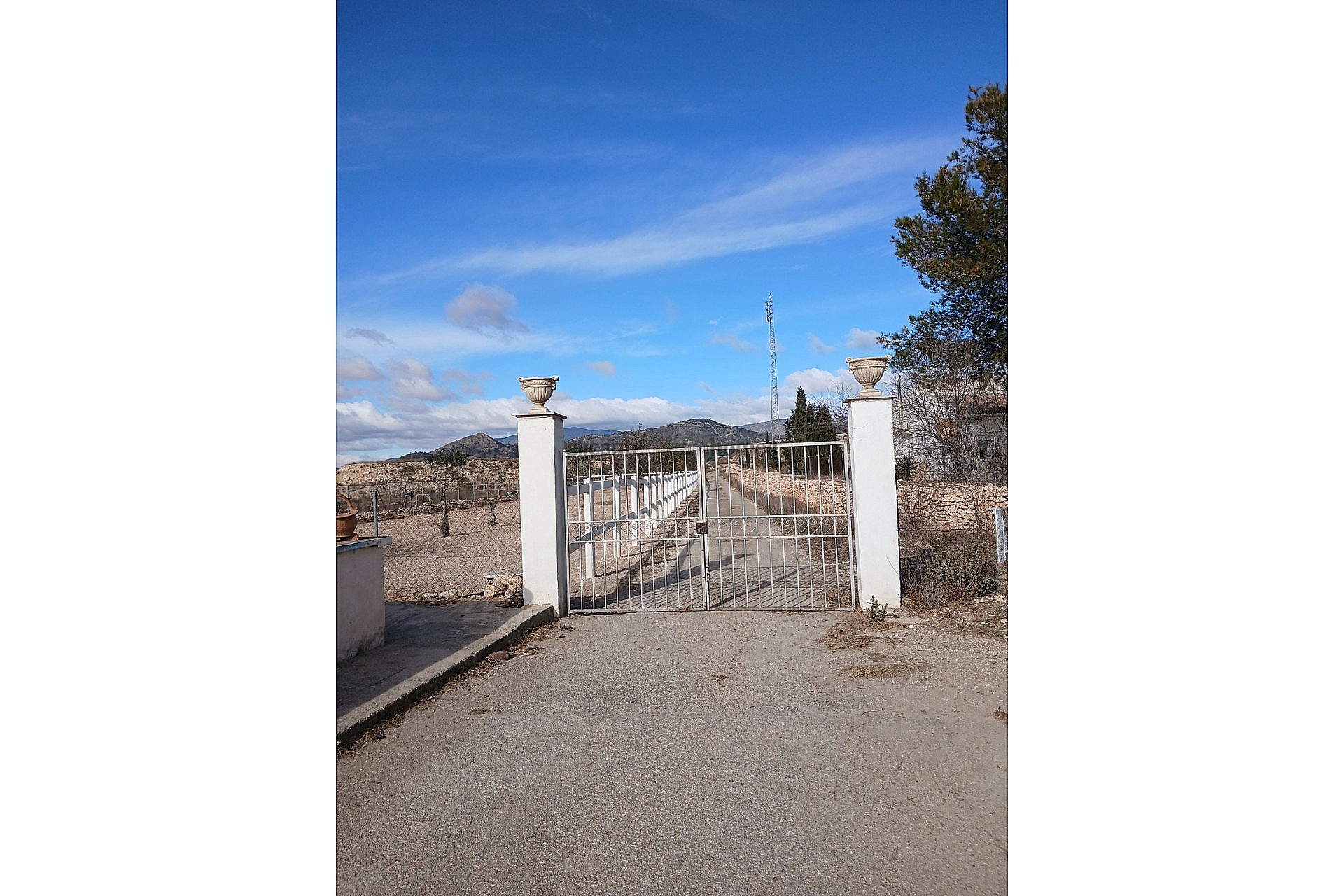 Sold - 3 Bedroom 1 Bathroom Country house in Monóvar -  - Alicante