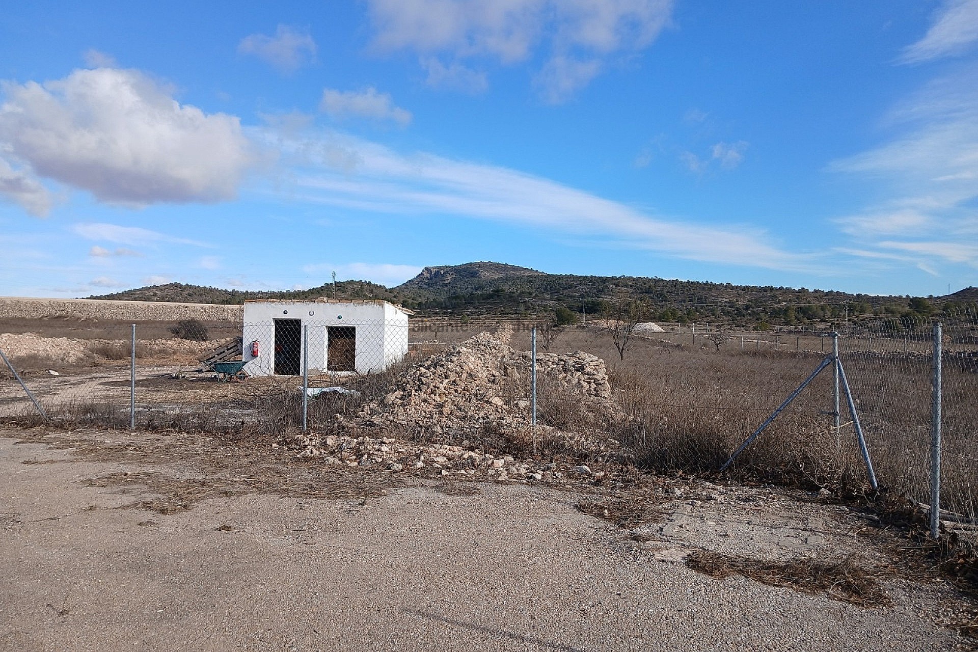 Sold - 3 Bedroom 1 Bathroom Country house in Monóvar -  - Alicante
