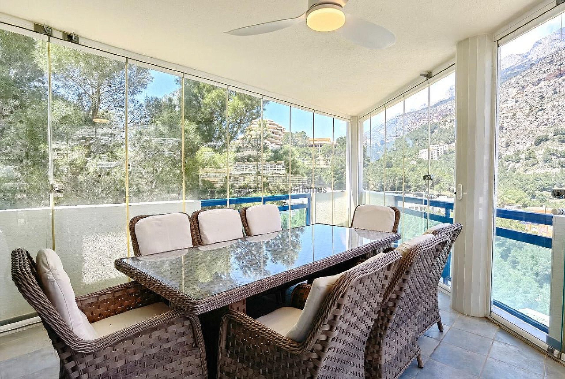 Resale - 5 Bedroom 4 Bathroom Villa in Altea -  - Alicante