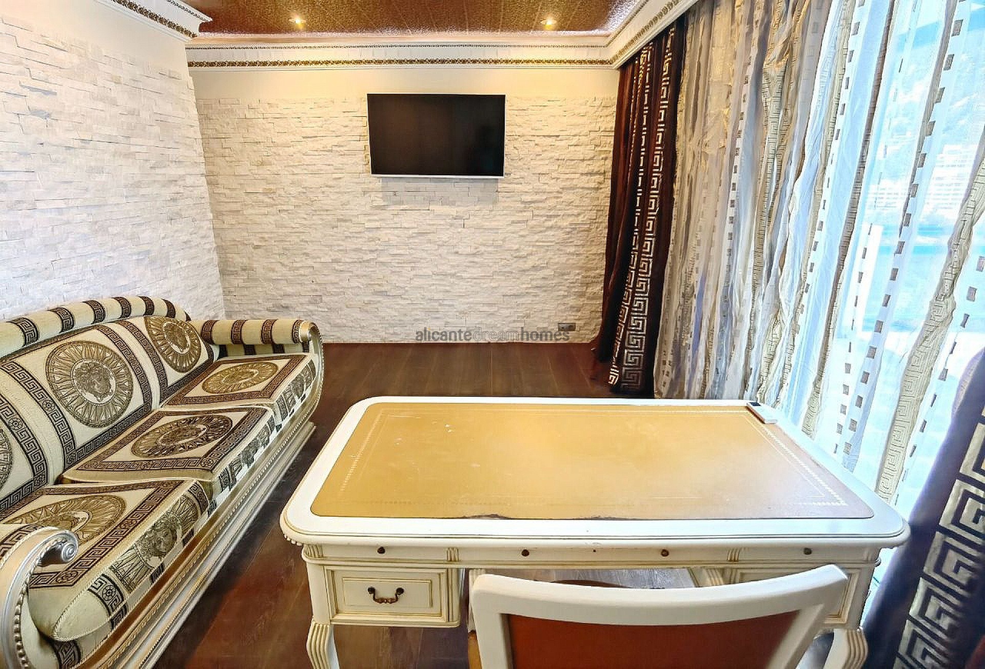 Resale - 5 Bedroom 4 Bathroom Villa in Altea -  - Alicante