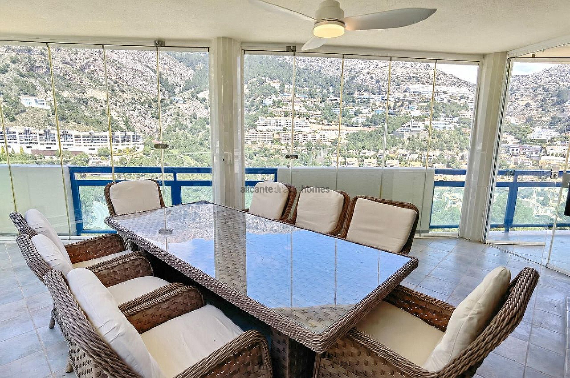 Resale - 5 Bedroom 4 Bathroom Villa in Altea -  - Alicante