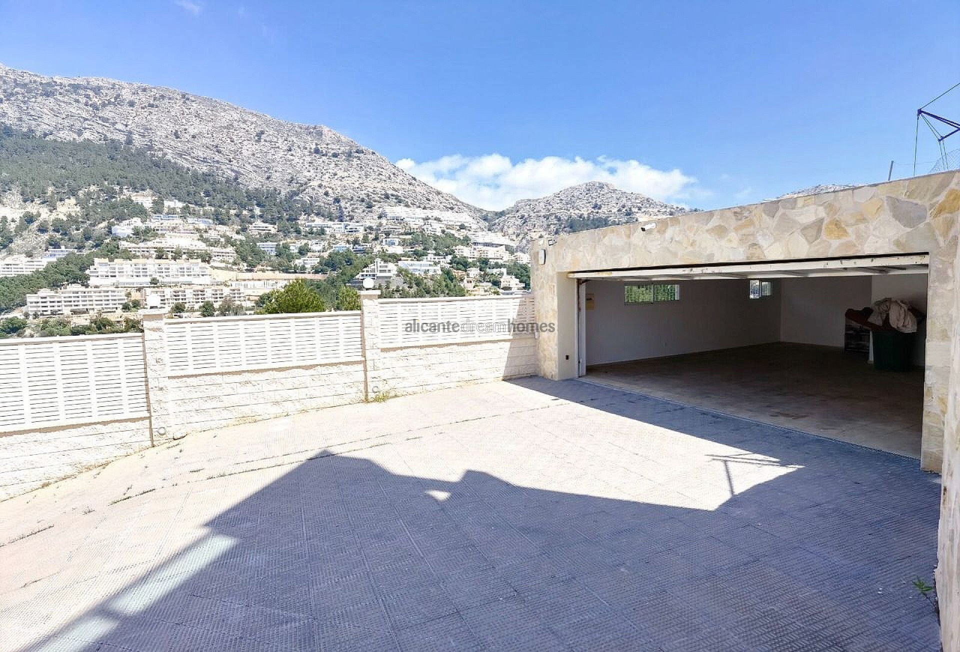 Resale - 5 Bedroom 4 Bathroom Villa in Altea -  - Alicante