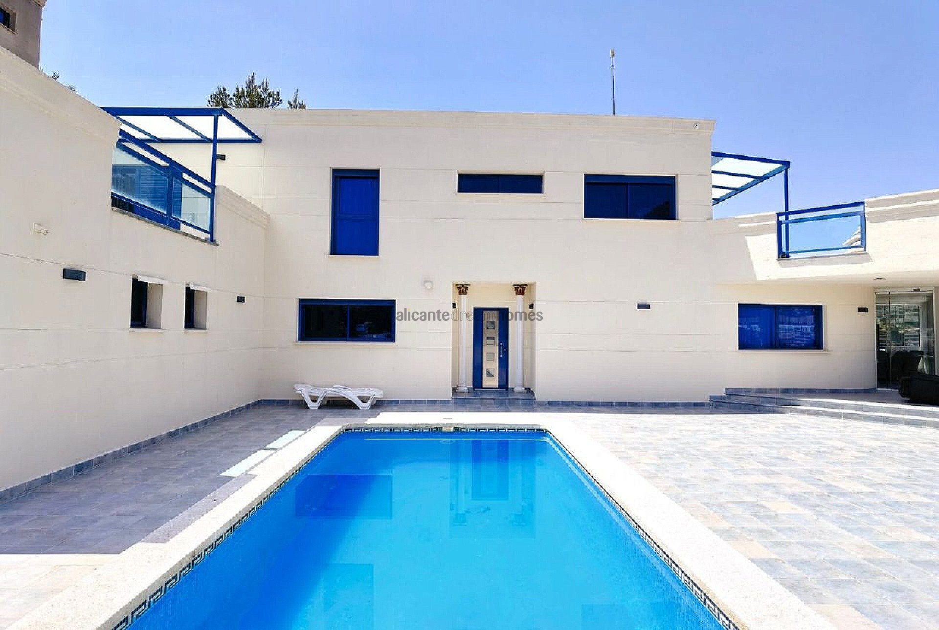 Resale - 5 Bedroom 4 Bathroom Villa in Altea -  - Alicante