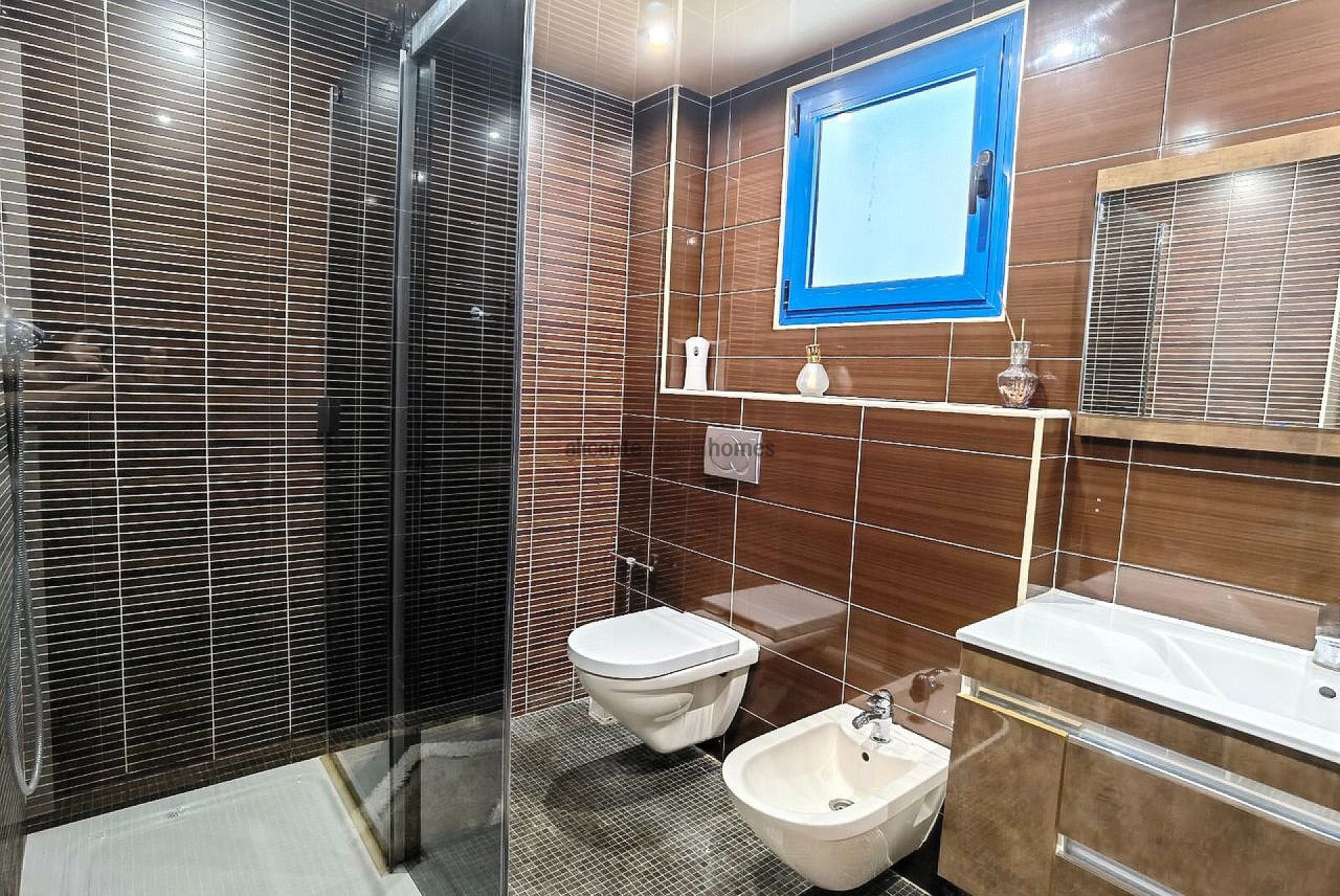Resale - 5 Bedroom 4 Bathroom Villa in Altea -  - Alicante