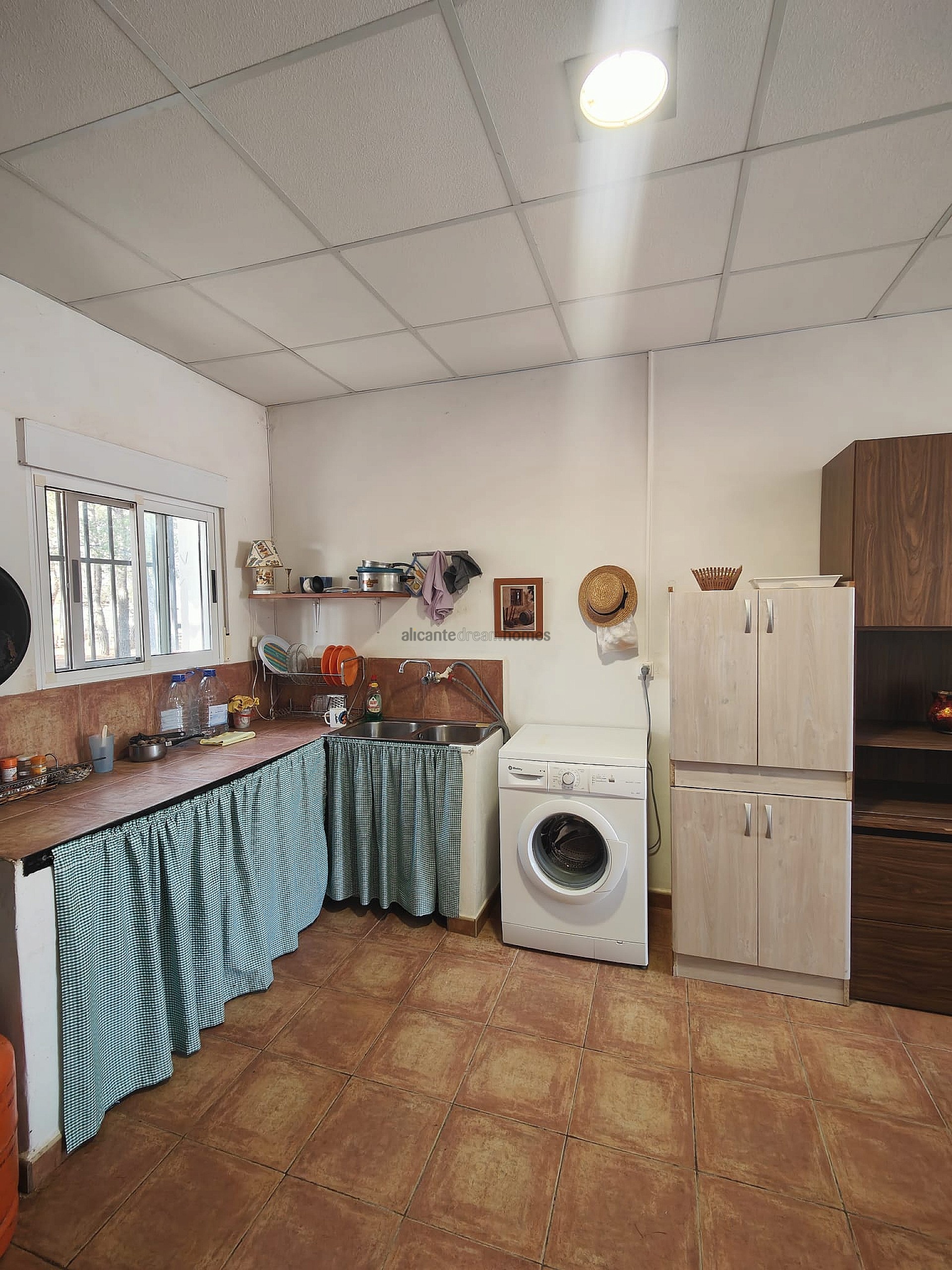 Resale - 3 Bedroom 1 Bathroom Country house in Yecla -  - Murcia