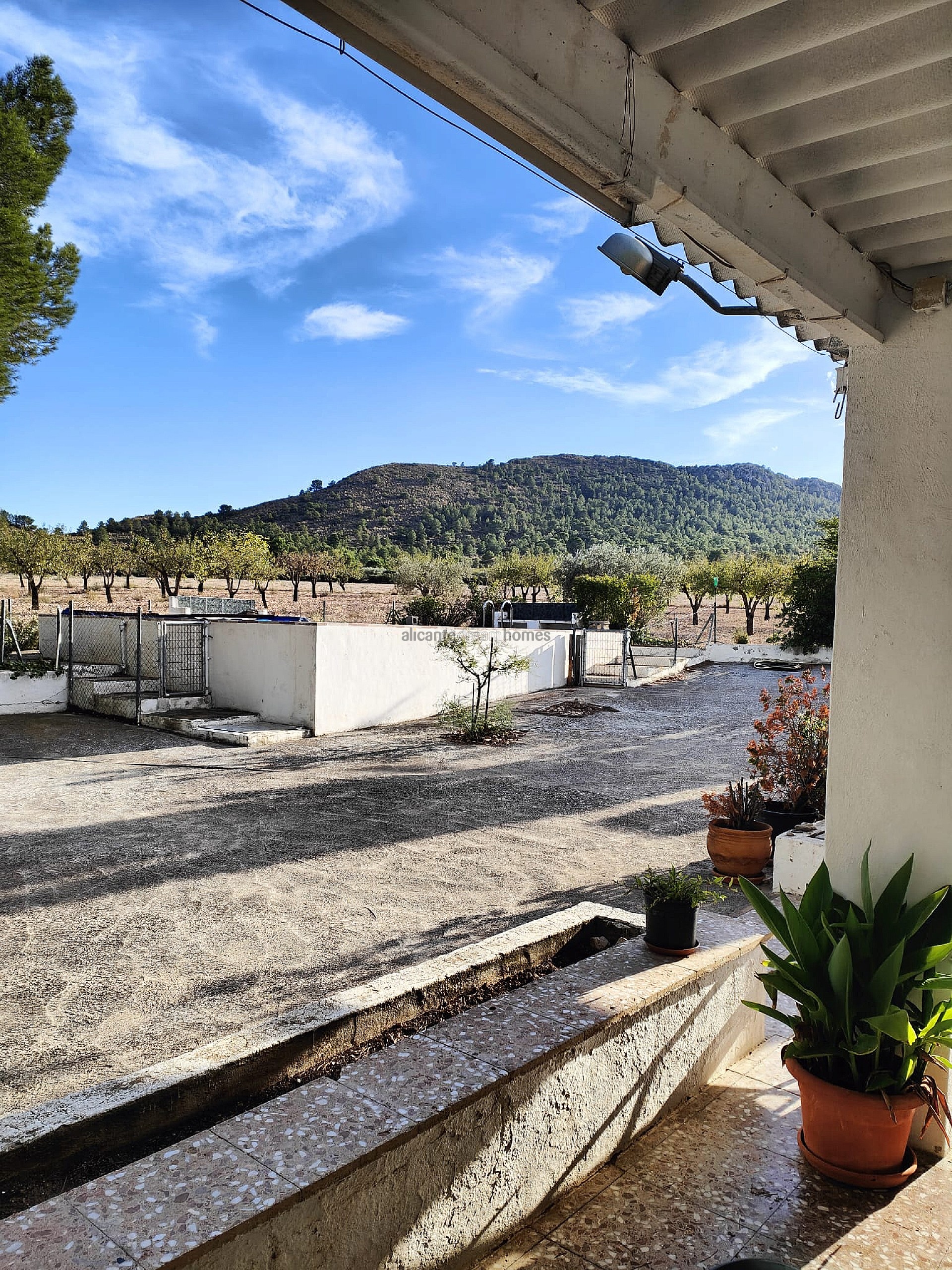 Resale - 3 Bedroom 1 Bathroom Country house in Yecla -  - Murcia