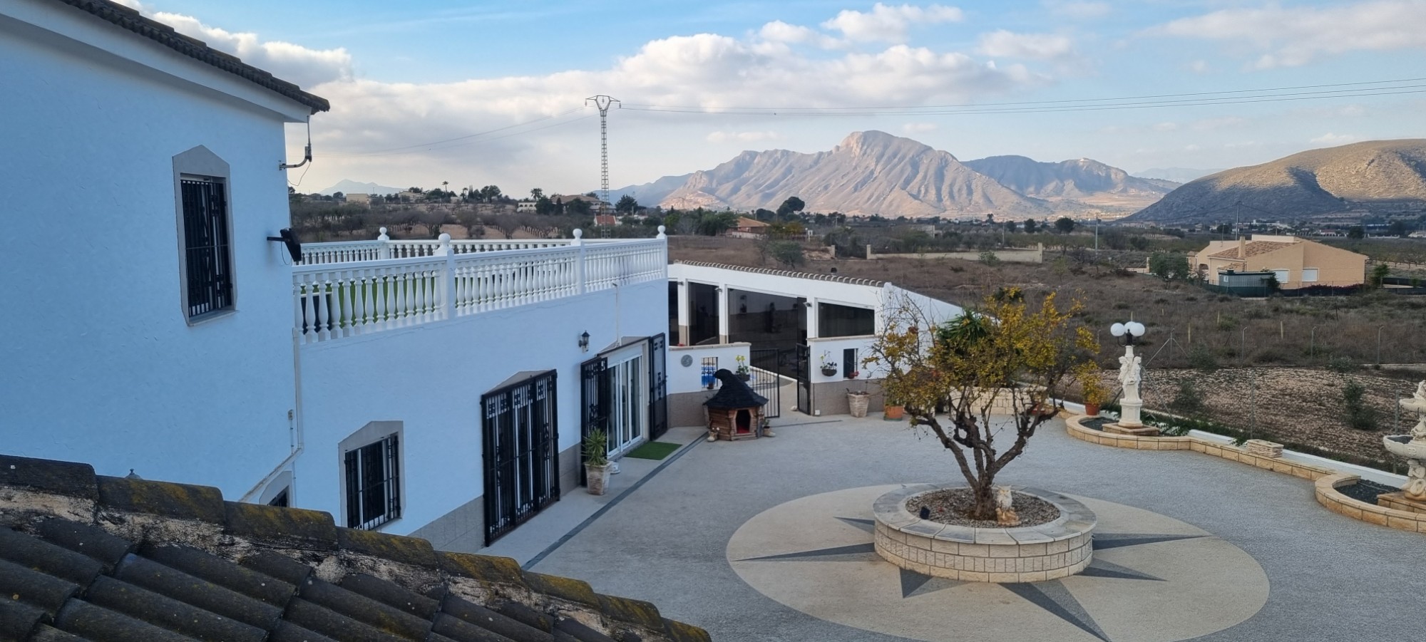 Resale - 6 Bedroom 8 Bathroom Villa in Hondón de los Fráiles -  - Alicante