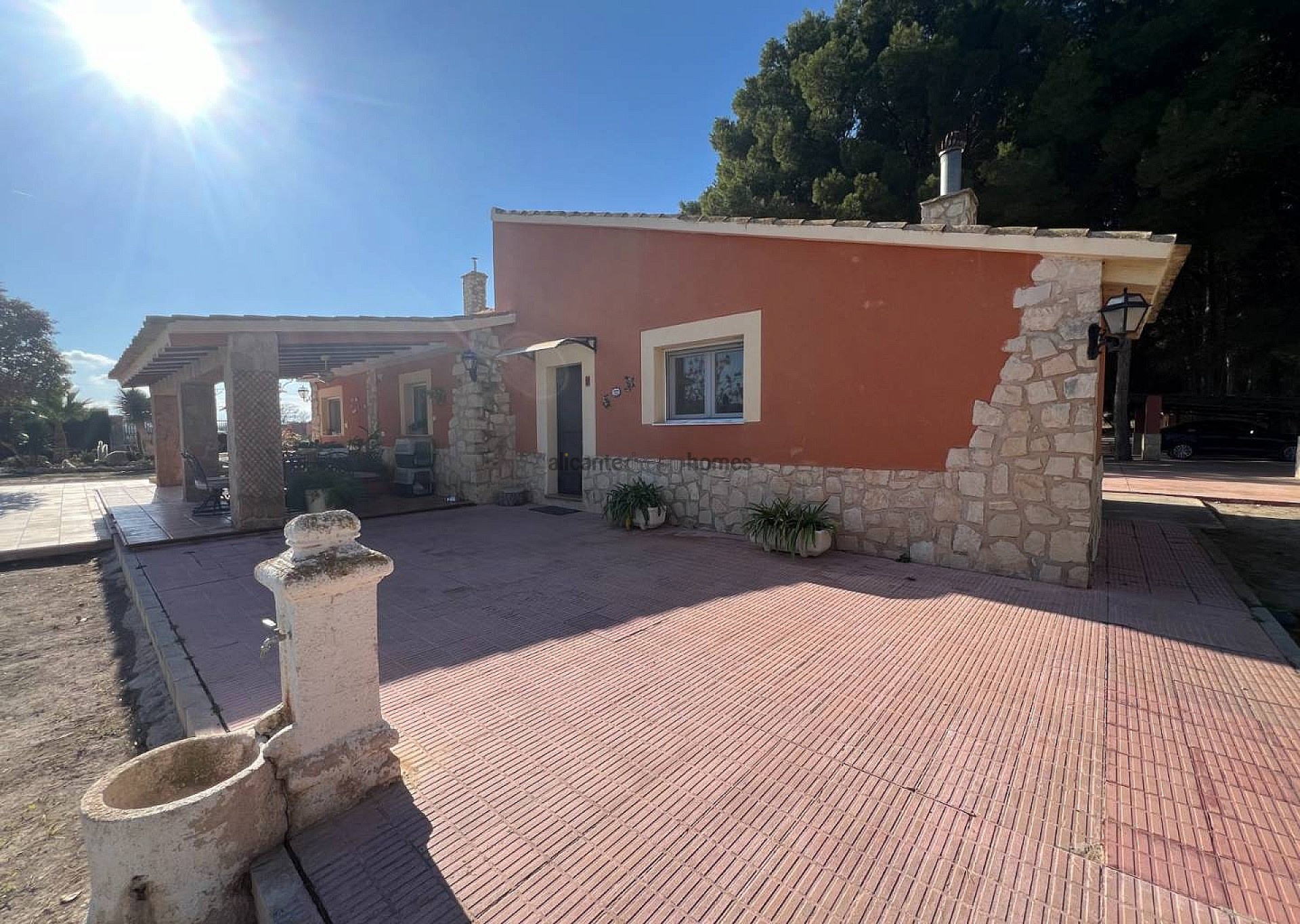 Sold - 4 Bedroom 3 Bathroom Villa in Salinas -  - Alicante