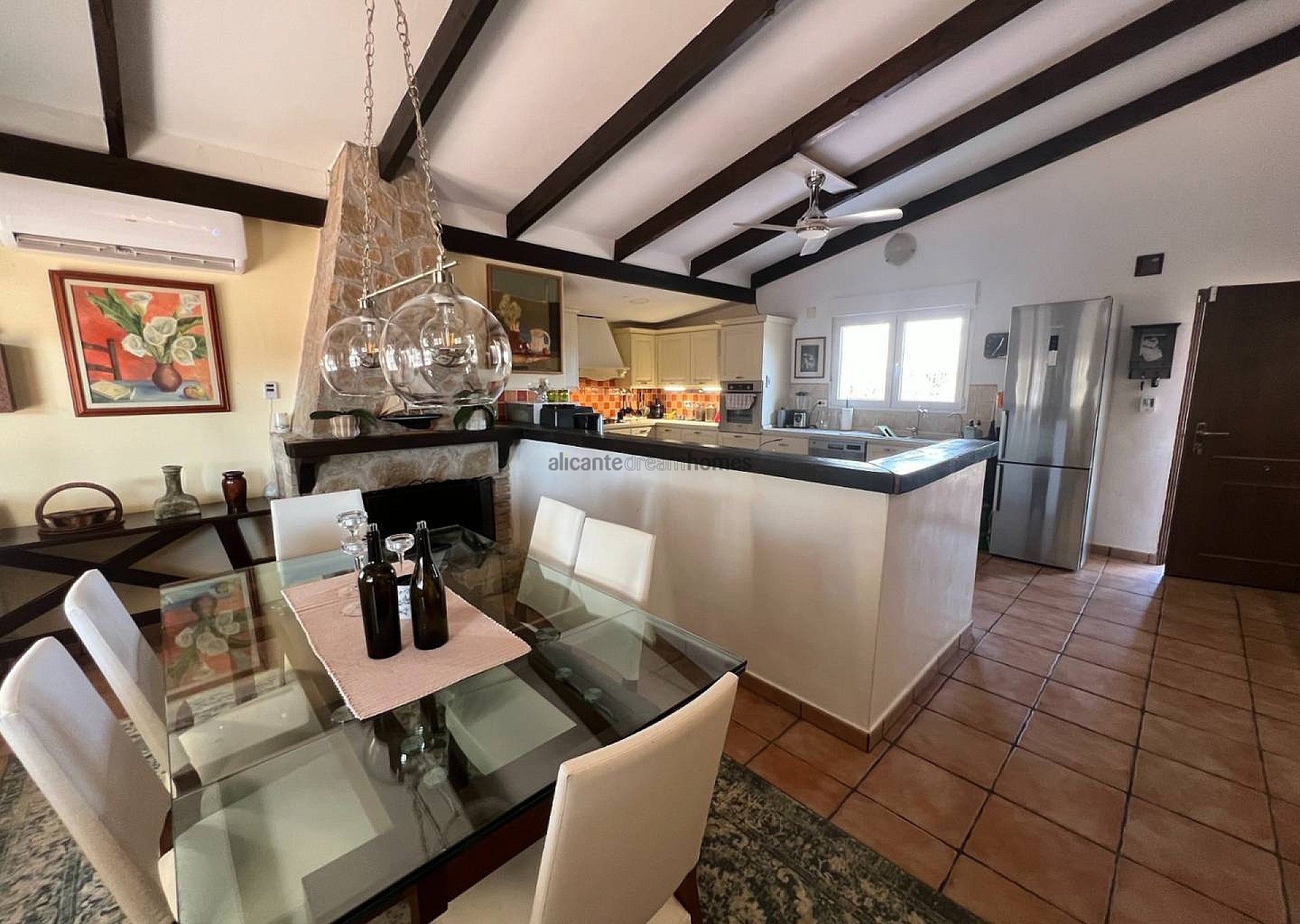 Sold - 4 Bedroom 3 Bathroom Villa in Salinas -  - Alicante