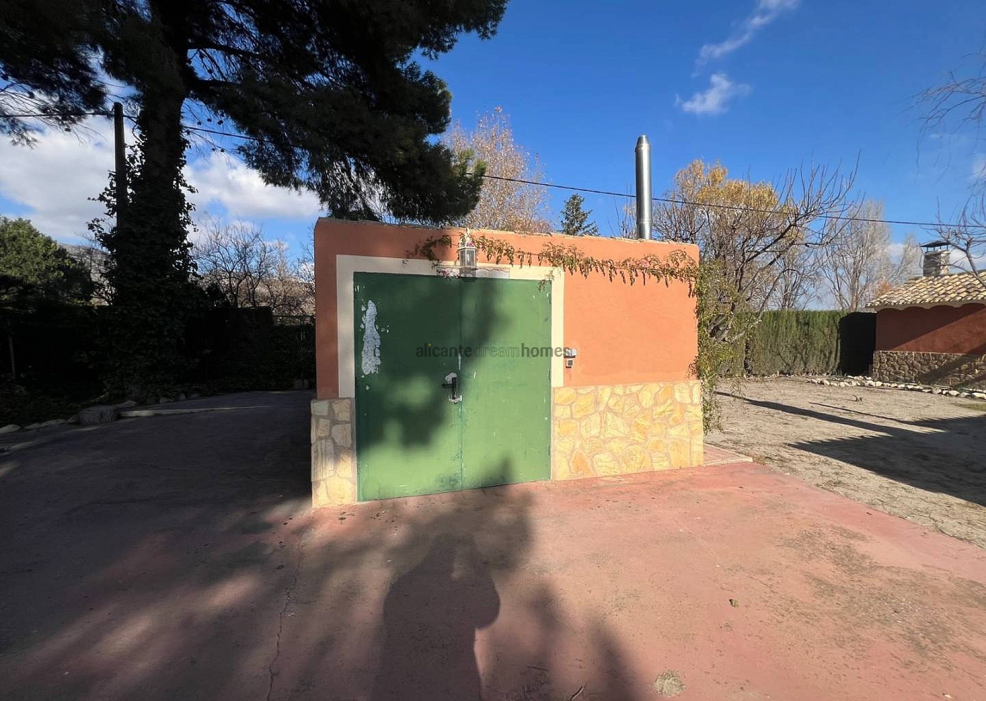Sold - 4 Bedroom 3 Bathroom Villa in Salinas -  - Alicante