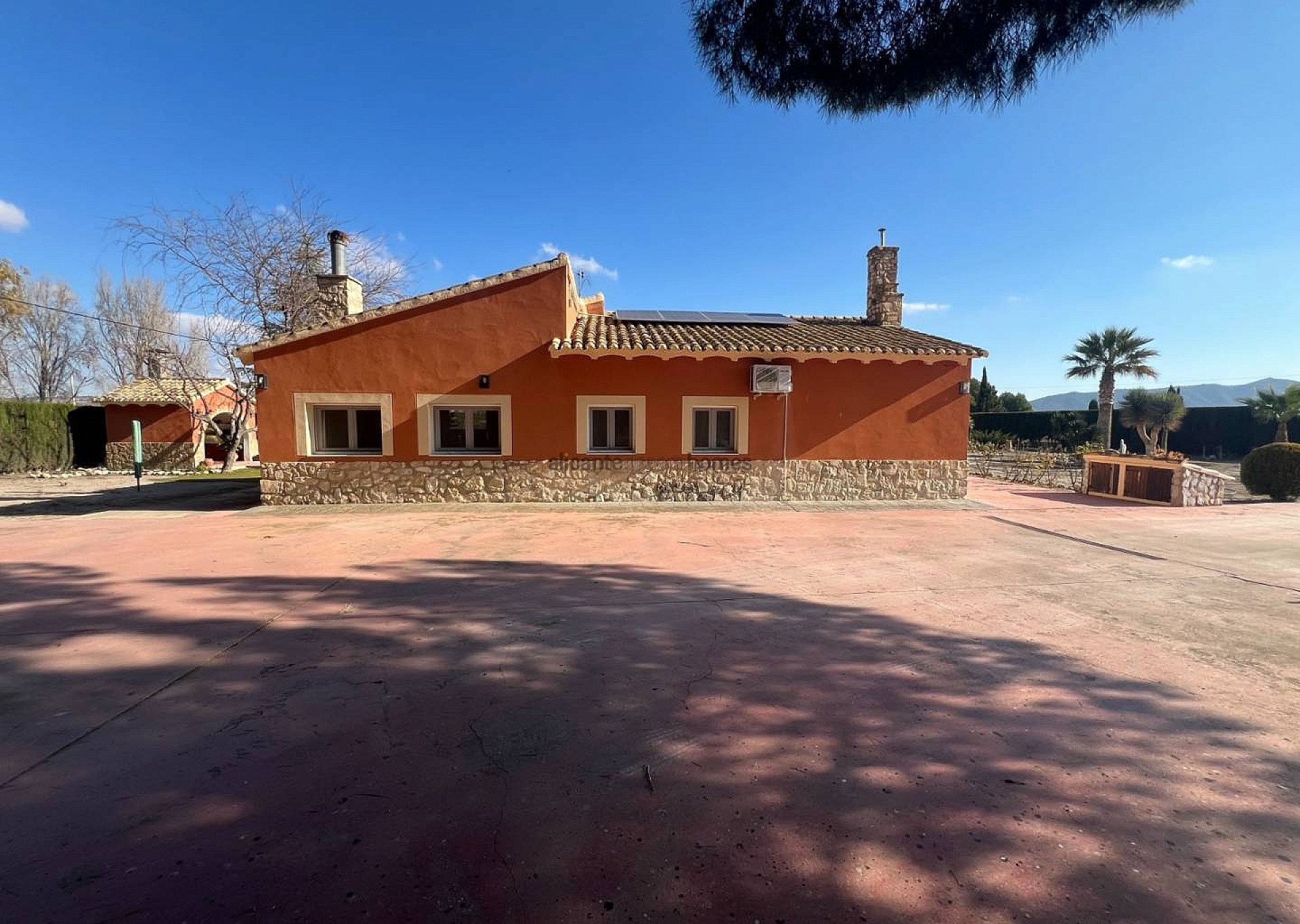 Sold - 4 Bedroom 3 Bathroom Villa in Salinas -  - Alicante