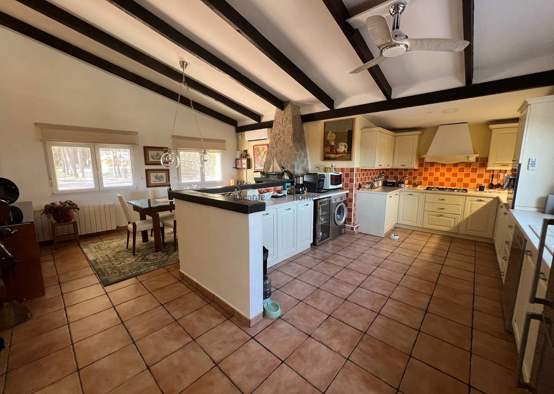 Sold - 4 Bedroom 3 Bathroom Villa in Salinas -  - Alicante