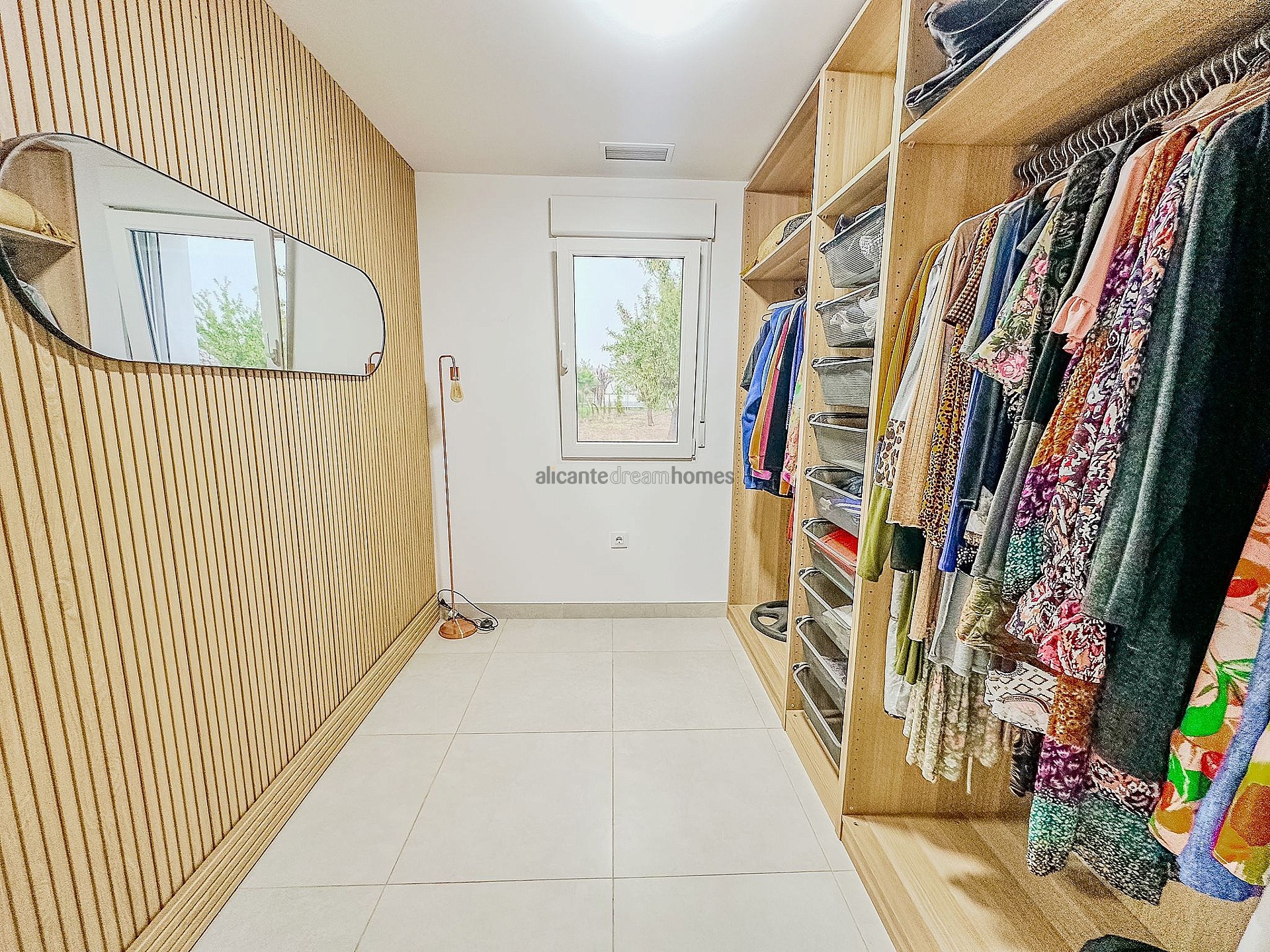 Resale - 3 Bedroom 2 Bathroom Villa in Pinoso -  - Alicante