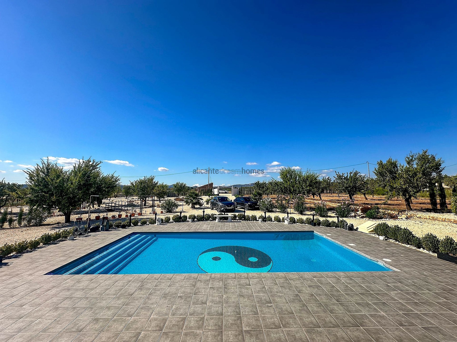 Resale - 3 Bedroom 2 Bathroom Villa in Pinoso -  - Alicante