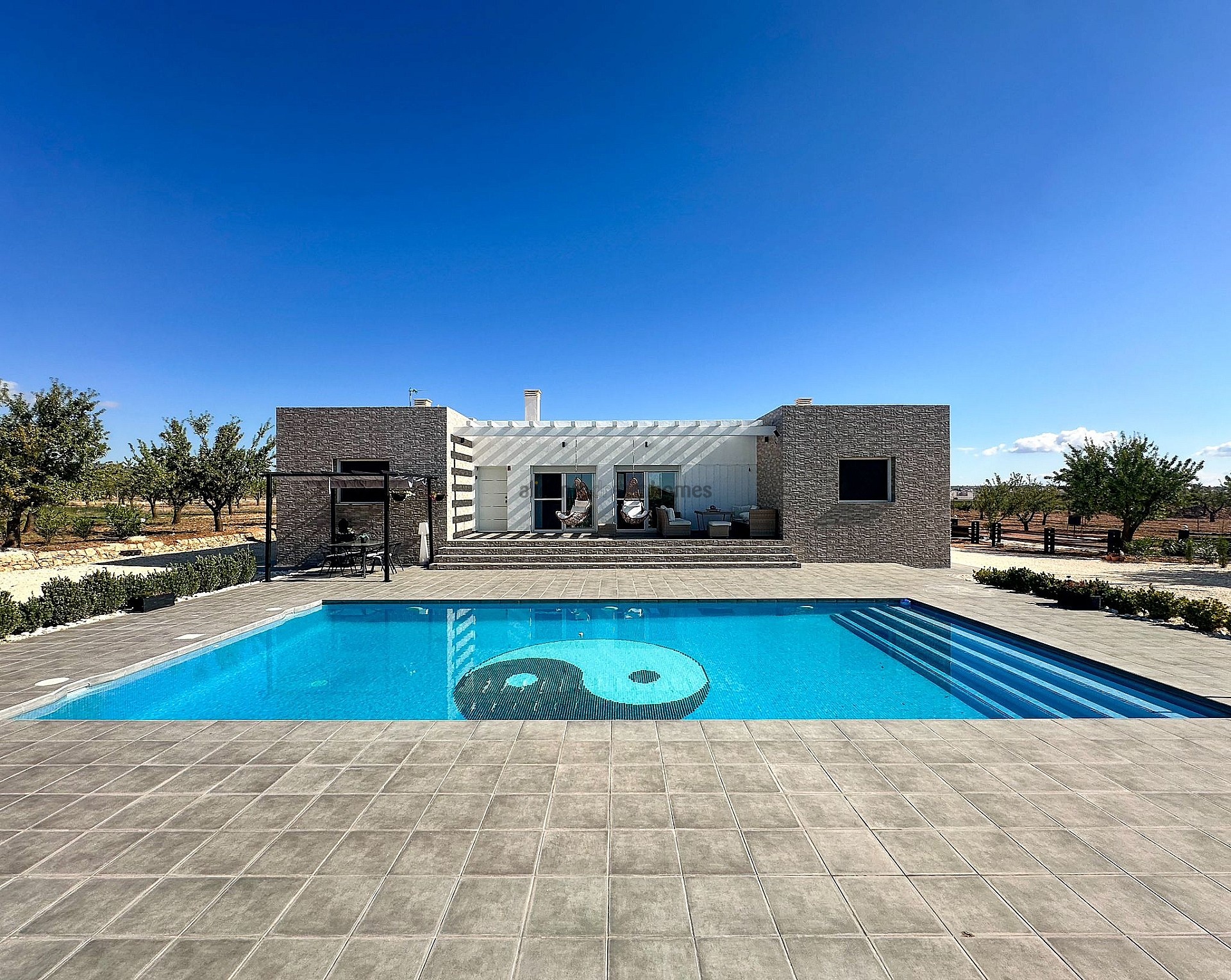 Resale - 3 Bedroom 2 Bathroom Villa in Pinoso -  - Alicante