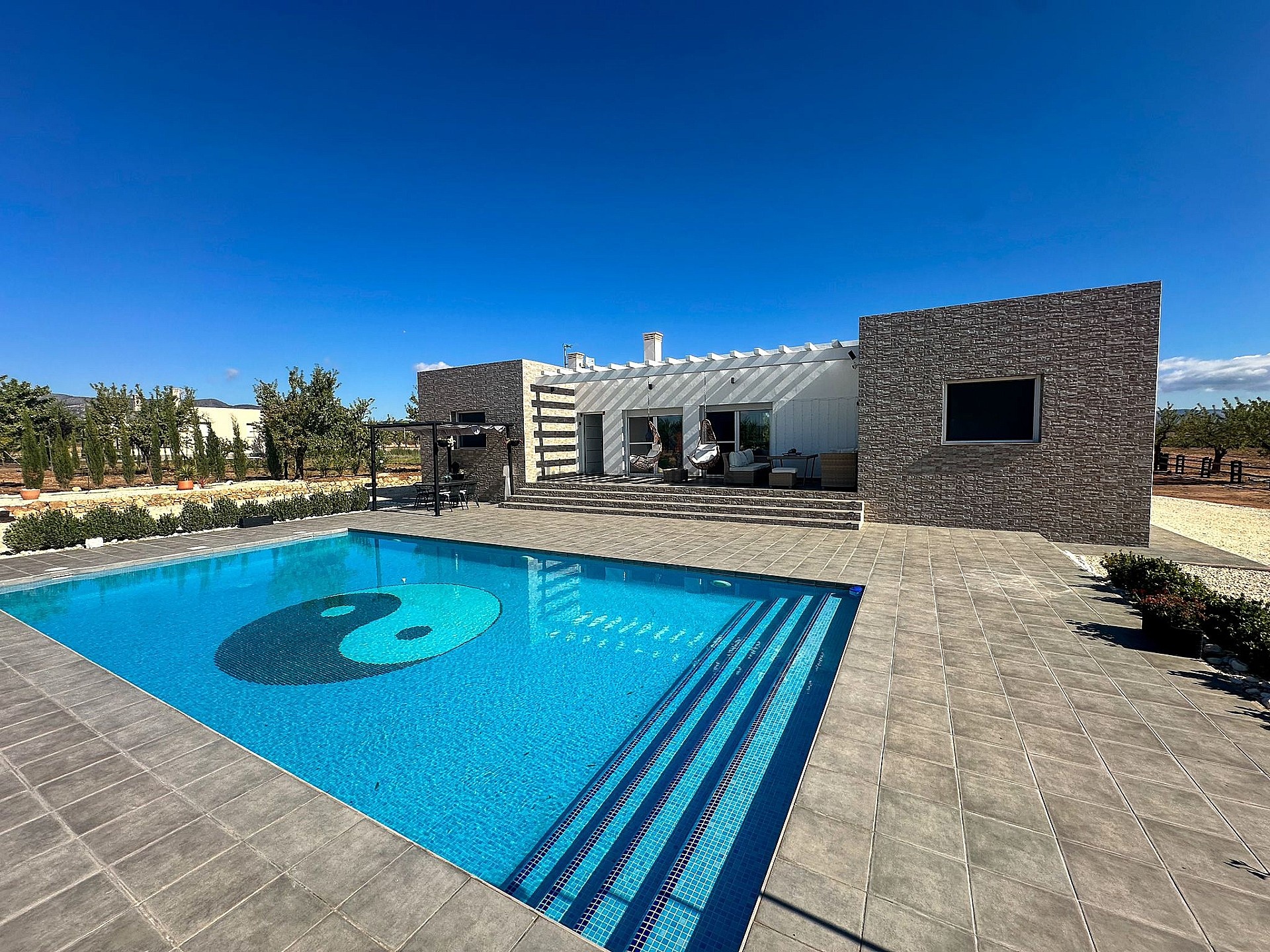 Resale - 3 Bedroom 2 Bathroom Villa in Pinoso -  - Alicante