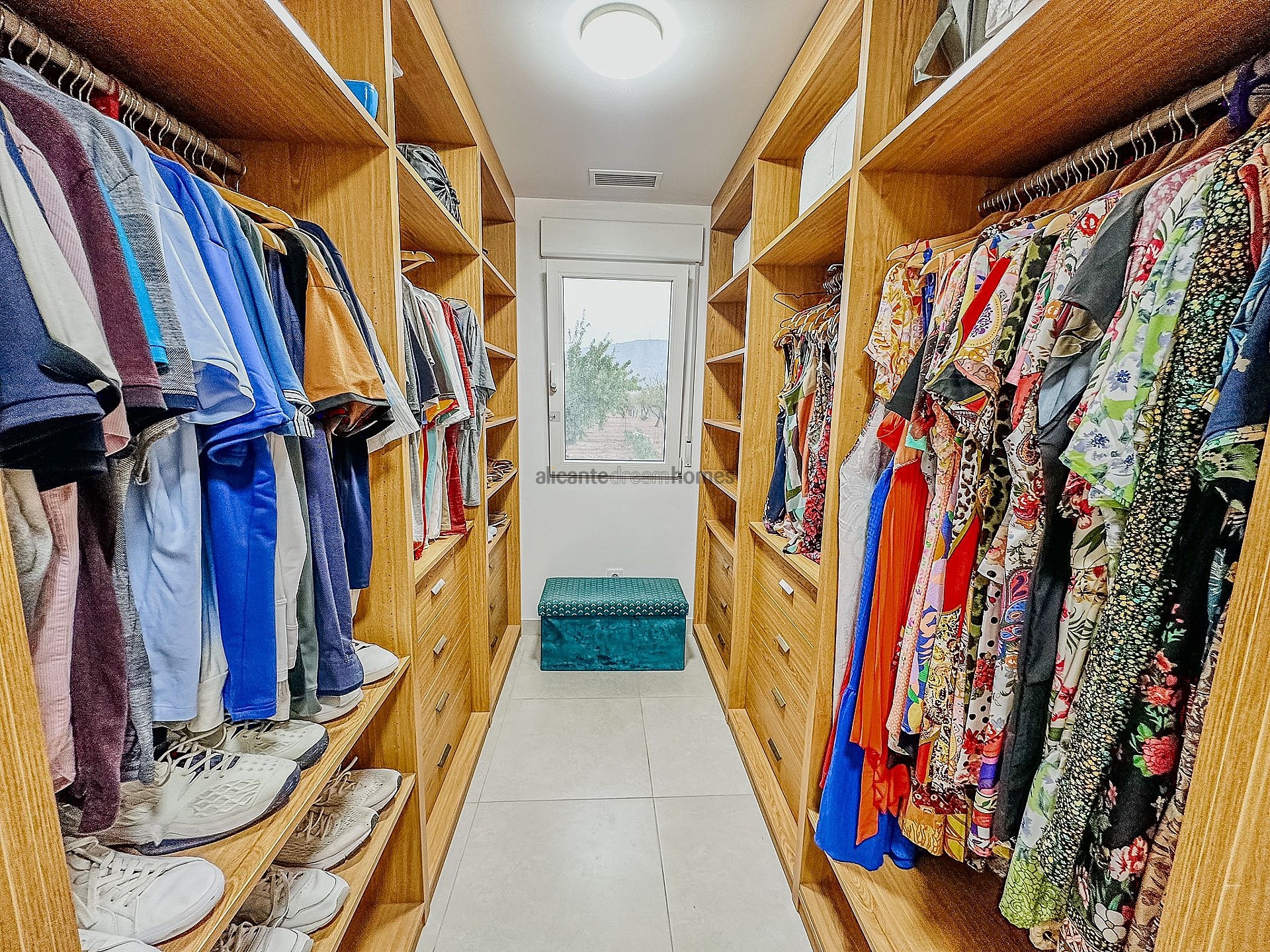 Resale - 3 Bedroom 2 Bathroom Villa in Pinoso -  - Alicante