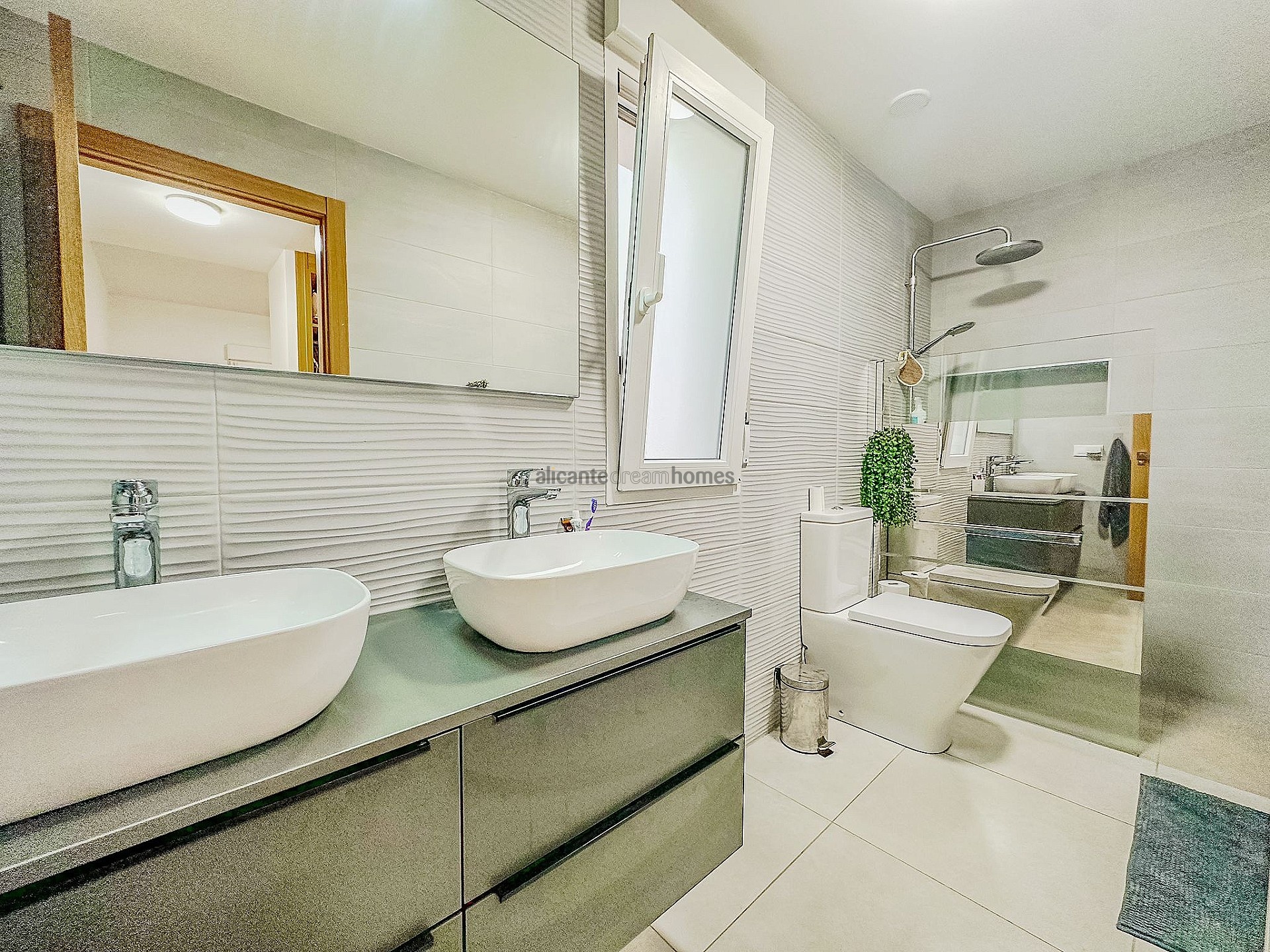 Resale - 3 Bedroom 2 Bathroom Villa in Pinoso -  - Alicante