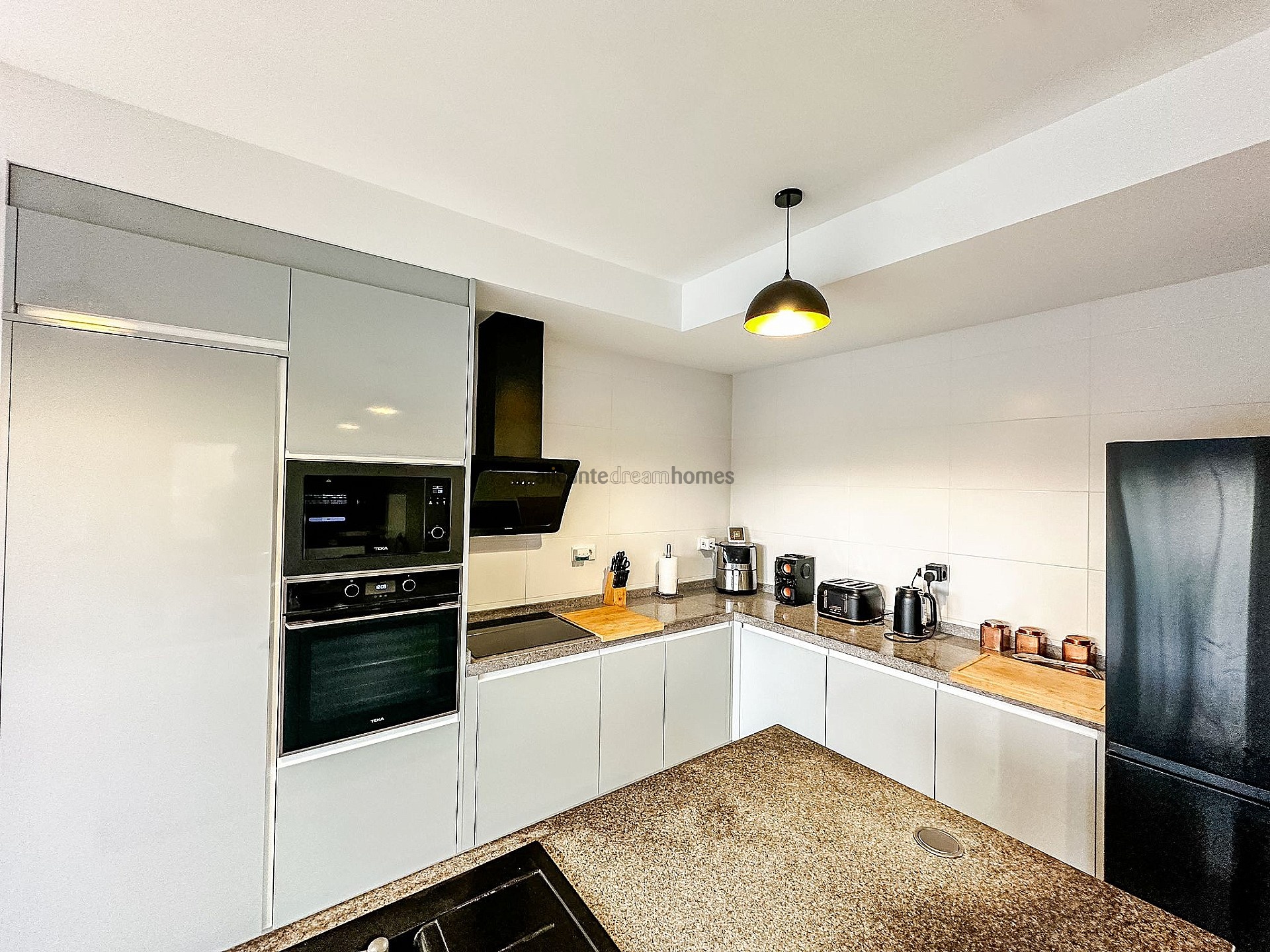 Resale - 3 Bedroom 2 Bathroom Villa in Pinoso -  - Alicante