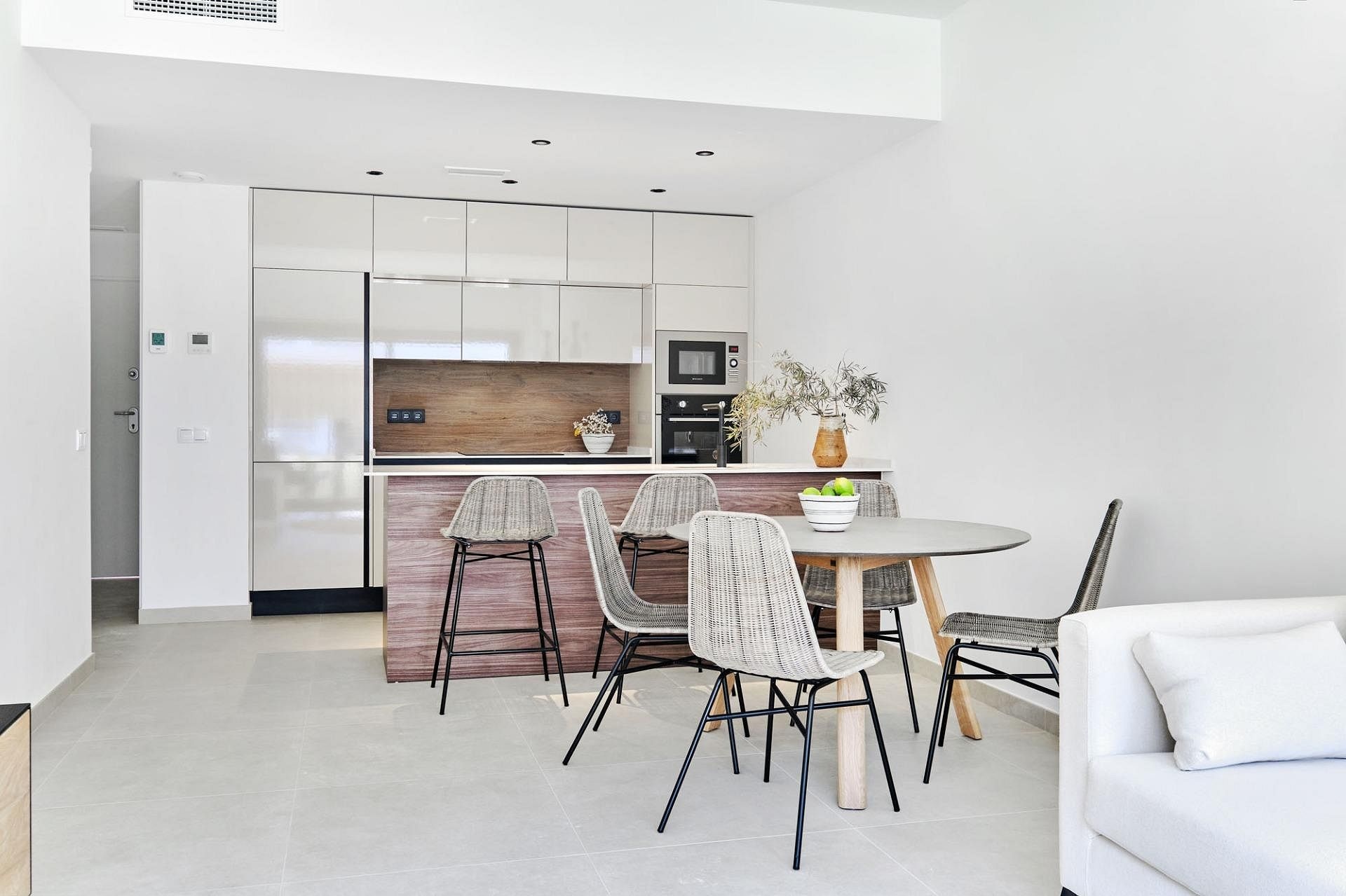 Resale - 2 Bedroom 2 Bathroom Apartment in Torrevieja - , Torrevieja, Alicante, Spain - Alicante