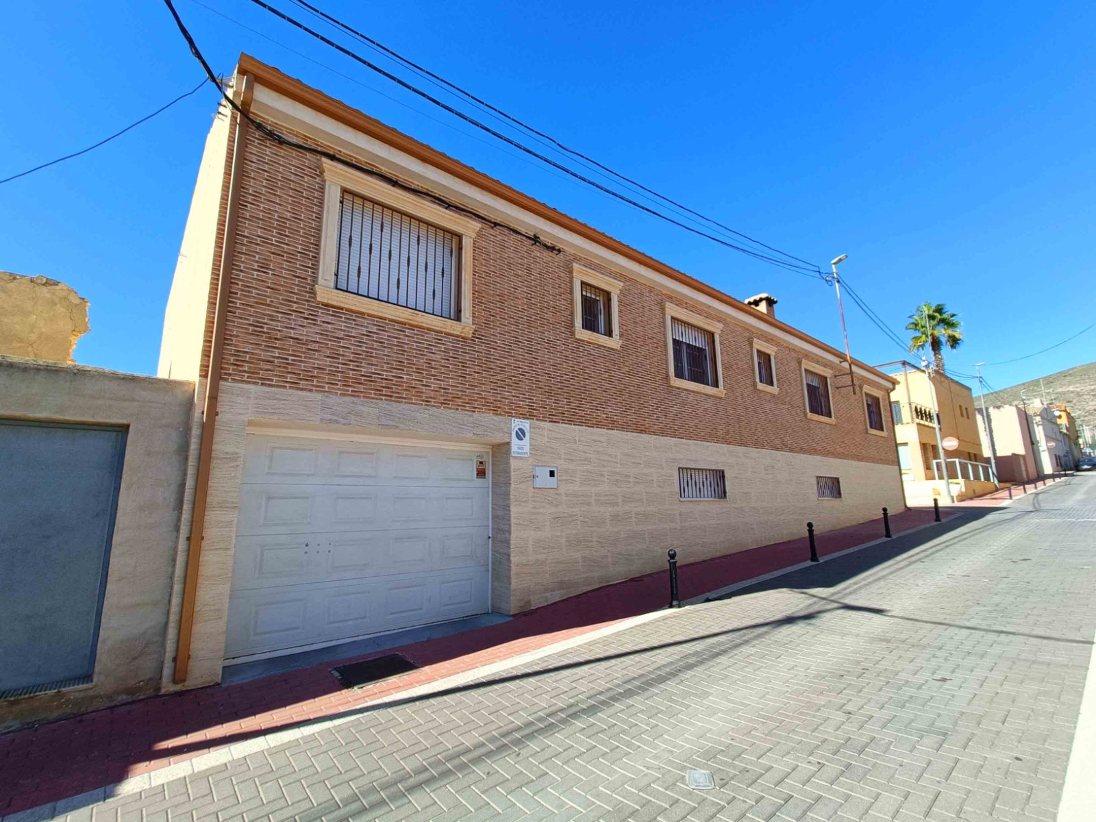 Resale - 4 Bedroom 2 Bathroom Townhouse in Hondón de los Frailes -  - Alicante