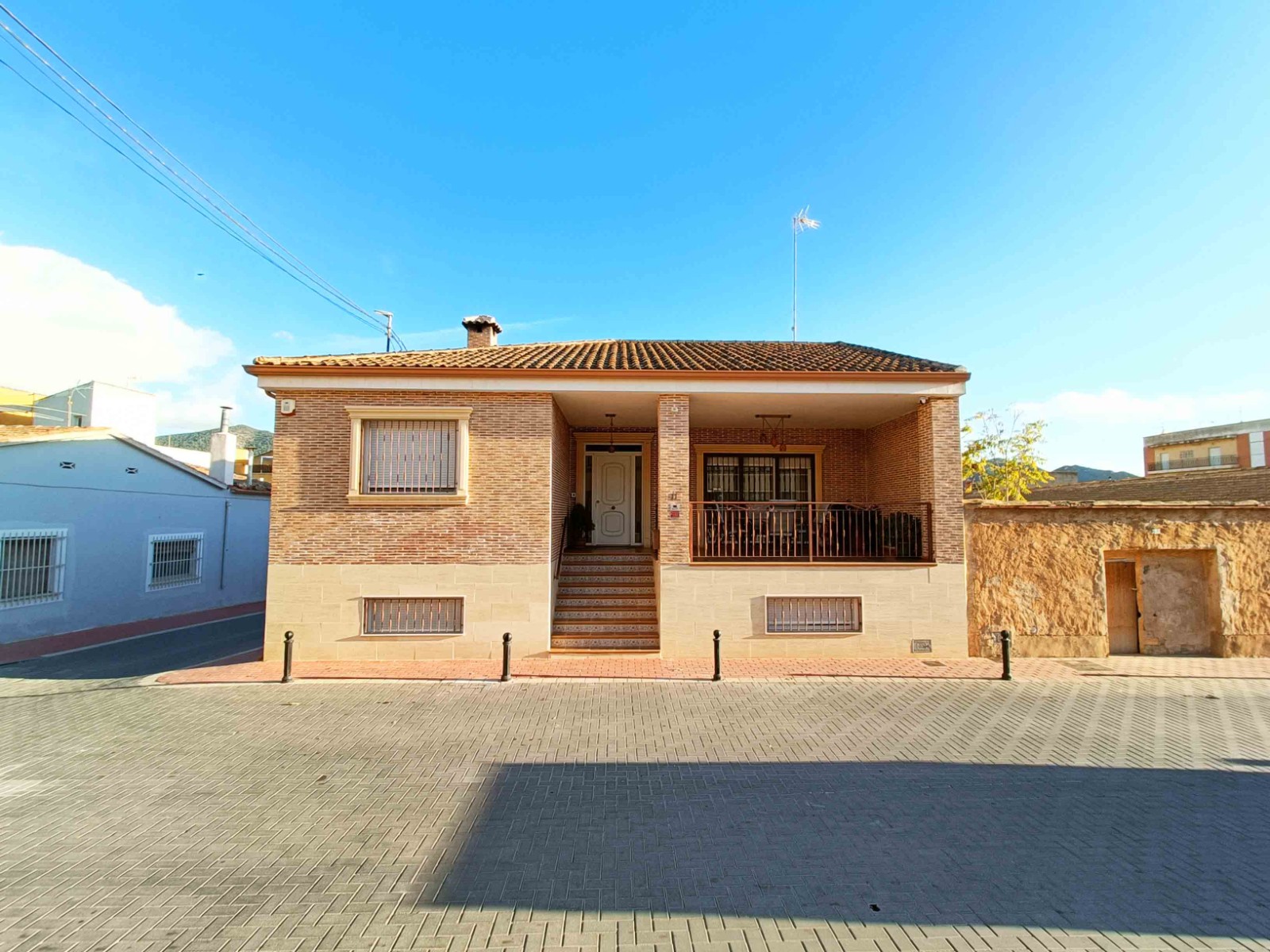 Resale - 4 Bedroom 2 Bathroom Townhouse in Hondón de los Frailes -  - Alicante