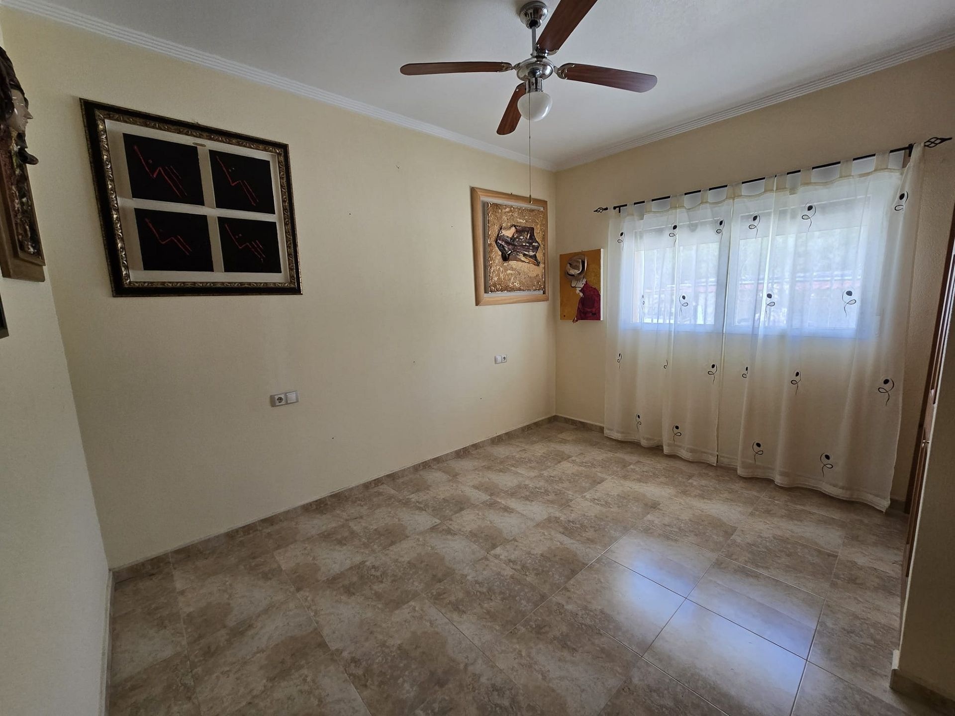 Resale - 4 Bedroom 3 Bathroom Villa in Sax -  - Alicante