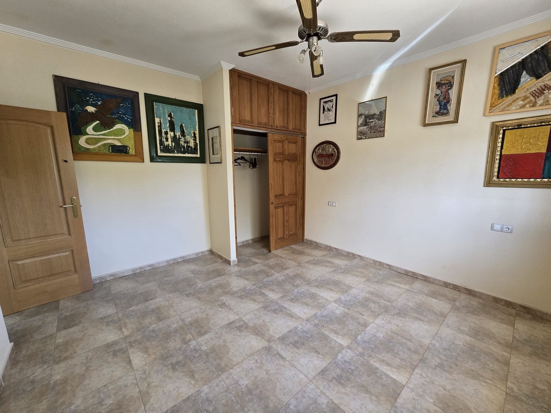 Resale - 4 Bedroom 3 Bathroom Villa in Sax -  - Alicante