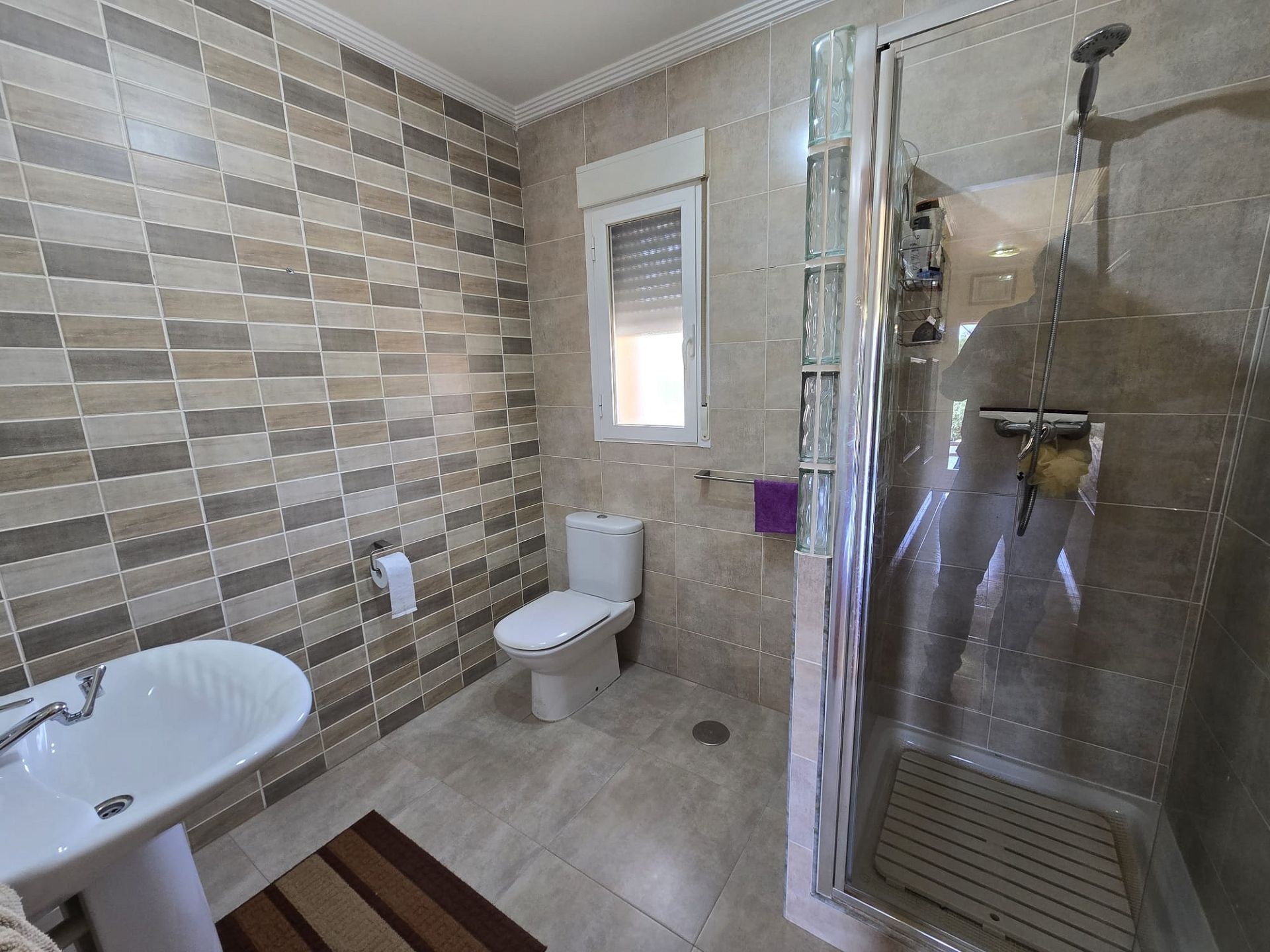 Resale - 4 Bedroom 3 Bathroom Villa in Sax -  - Alicante