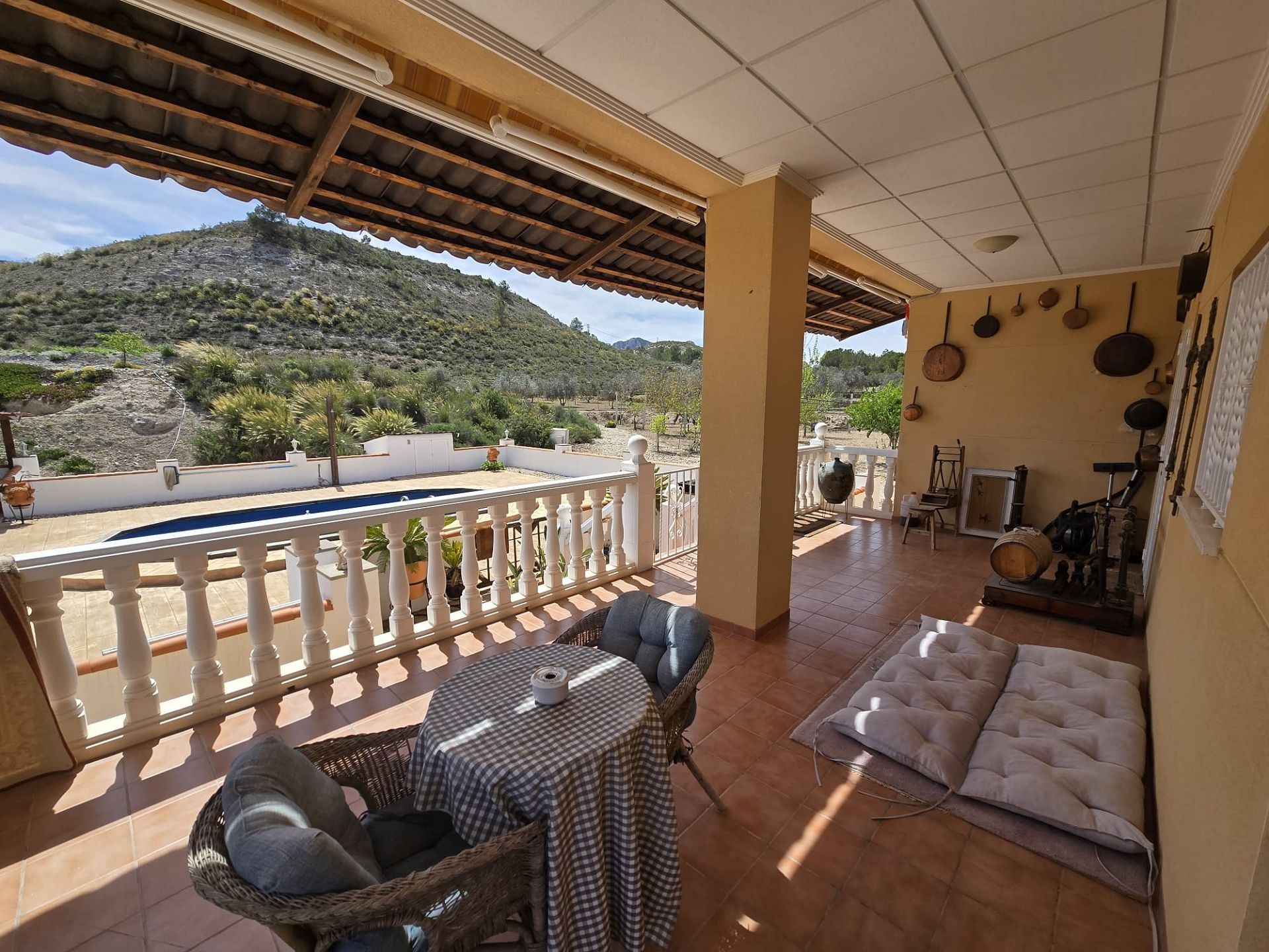 Resale - 4 Bedroom 3 Bathroom Villa in Sax -  - Alicante