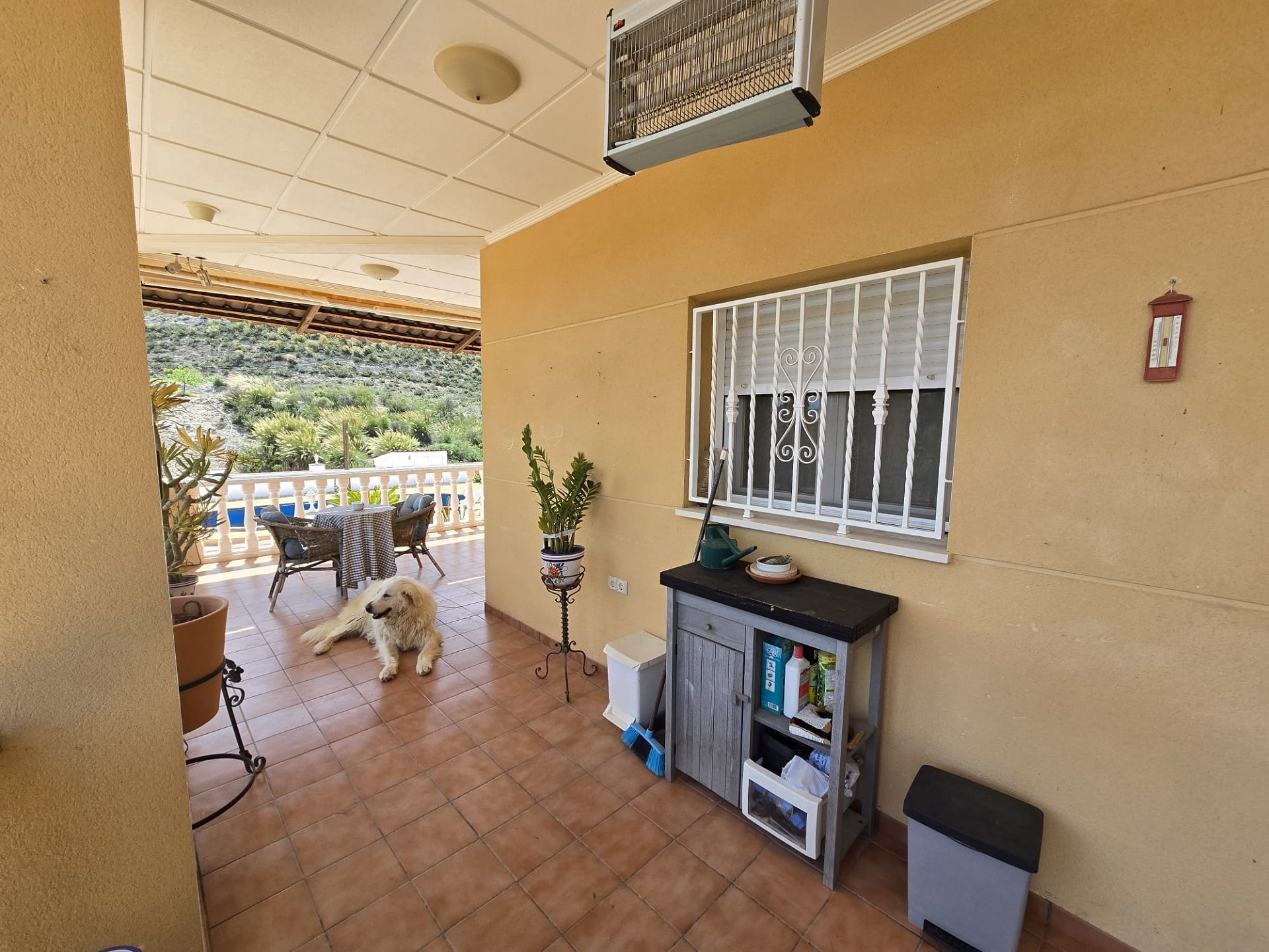 Resale - 4 Bedroom 3 Bathroom Villa in Sax -  - Alicante
