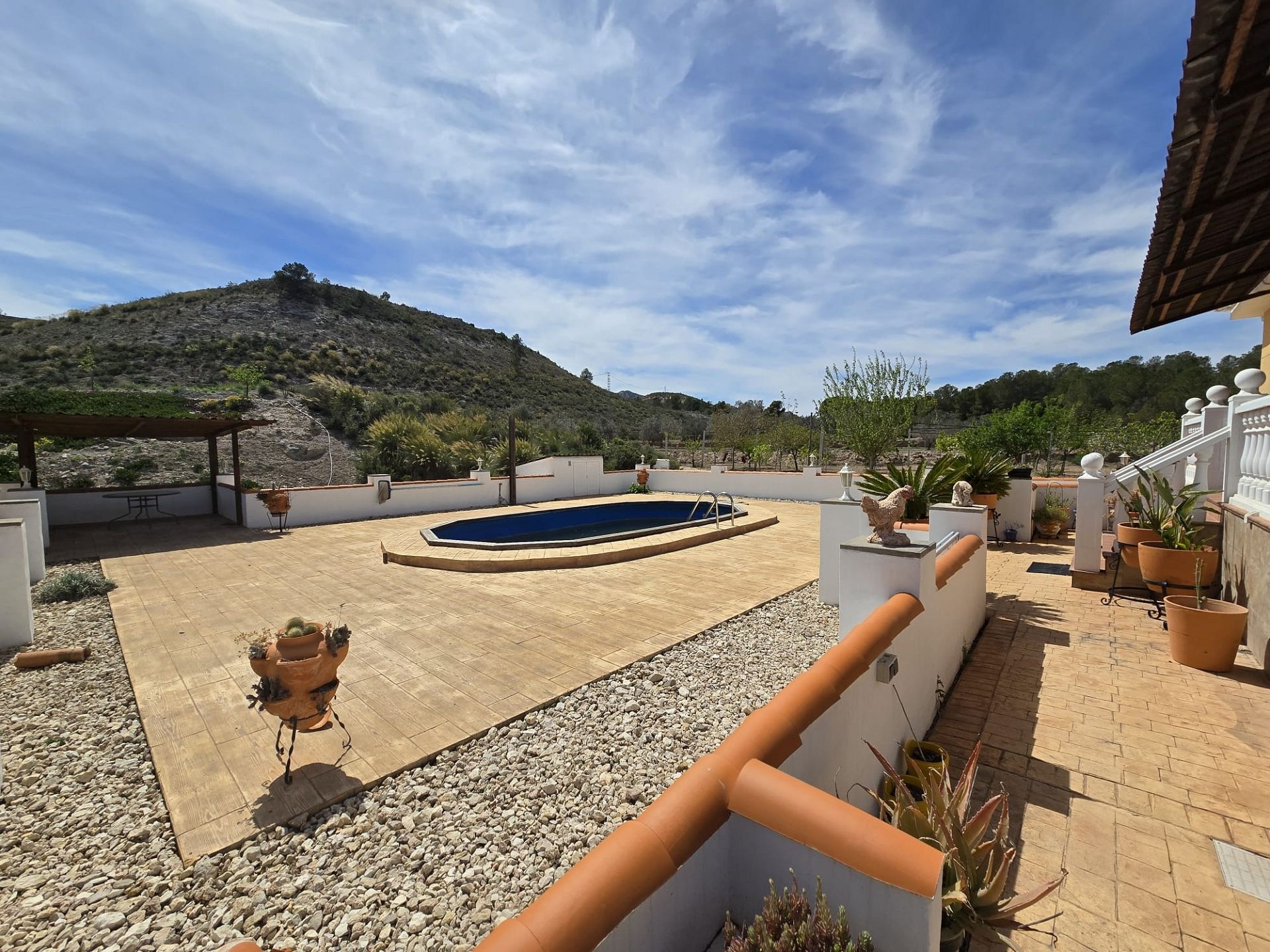 Resale - 4 Bedroom 3 Bathroom Villa in Sax -  - Alicante