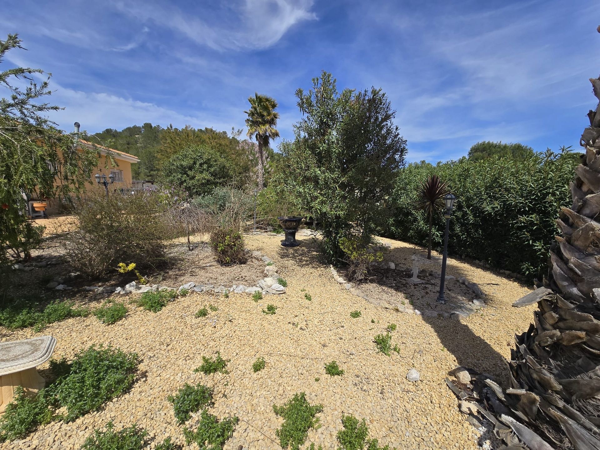 Resale - 4 Bedroom 3 Bathroom Villa in Sax -  - Alicante