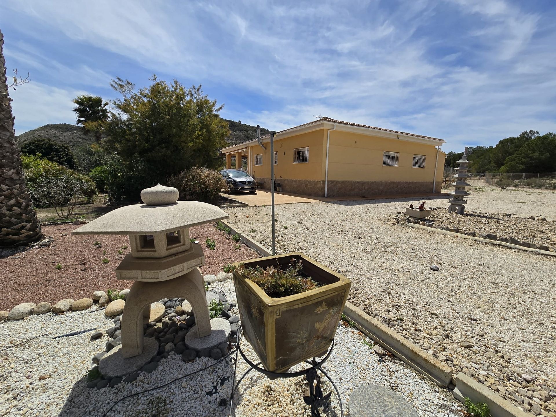 Resale - 4 Bedroom 3 Bathroom Villa in Sax -  - Alicante