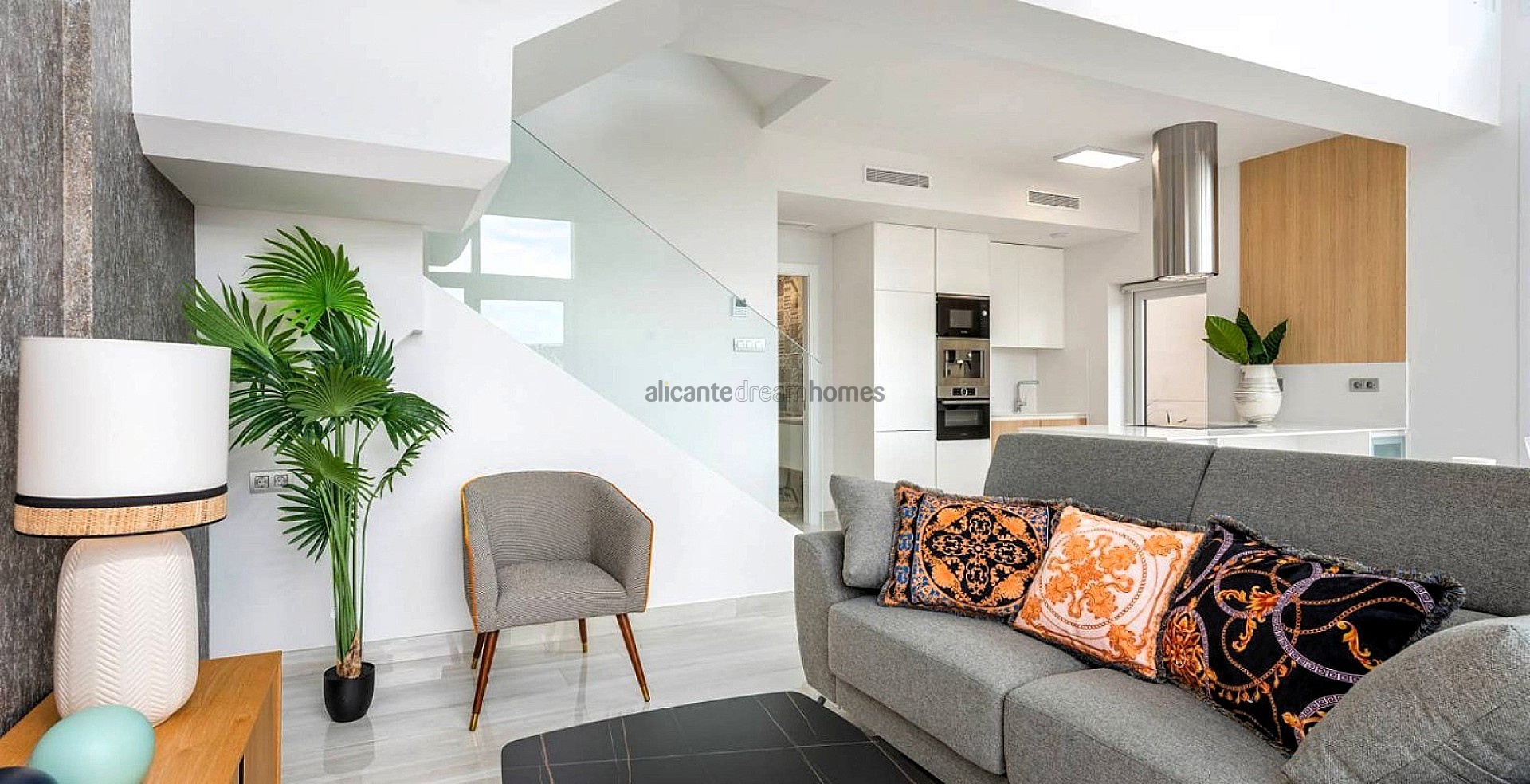 Resale - 5 Bedroom 4 Bathroom Villa in Los Montesinos -  - Alicante