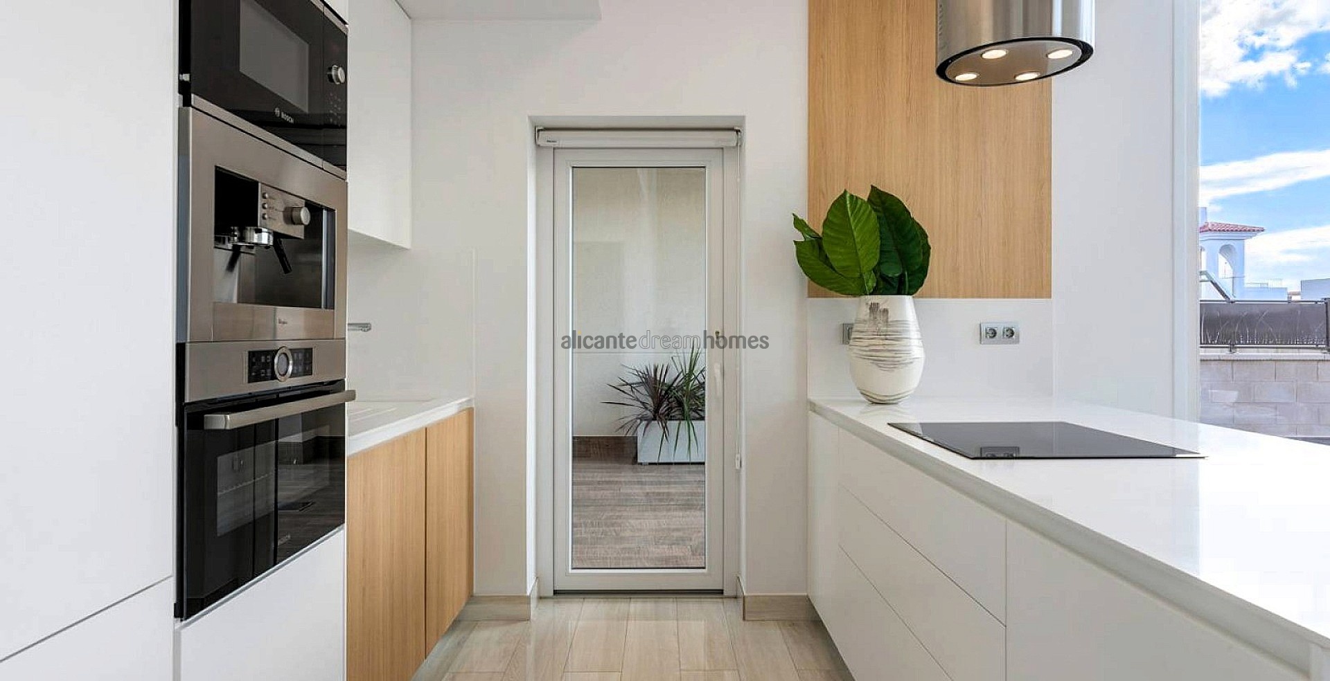 Resale - 5 Bedroom 4 Bathroom Villa in Los Montesinos -  - Alicante