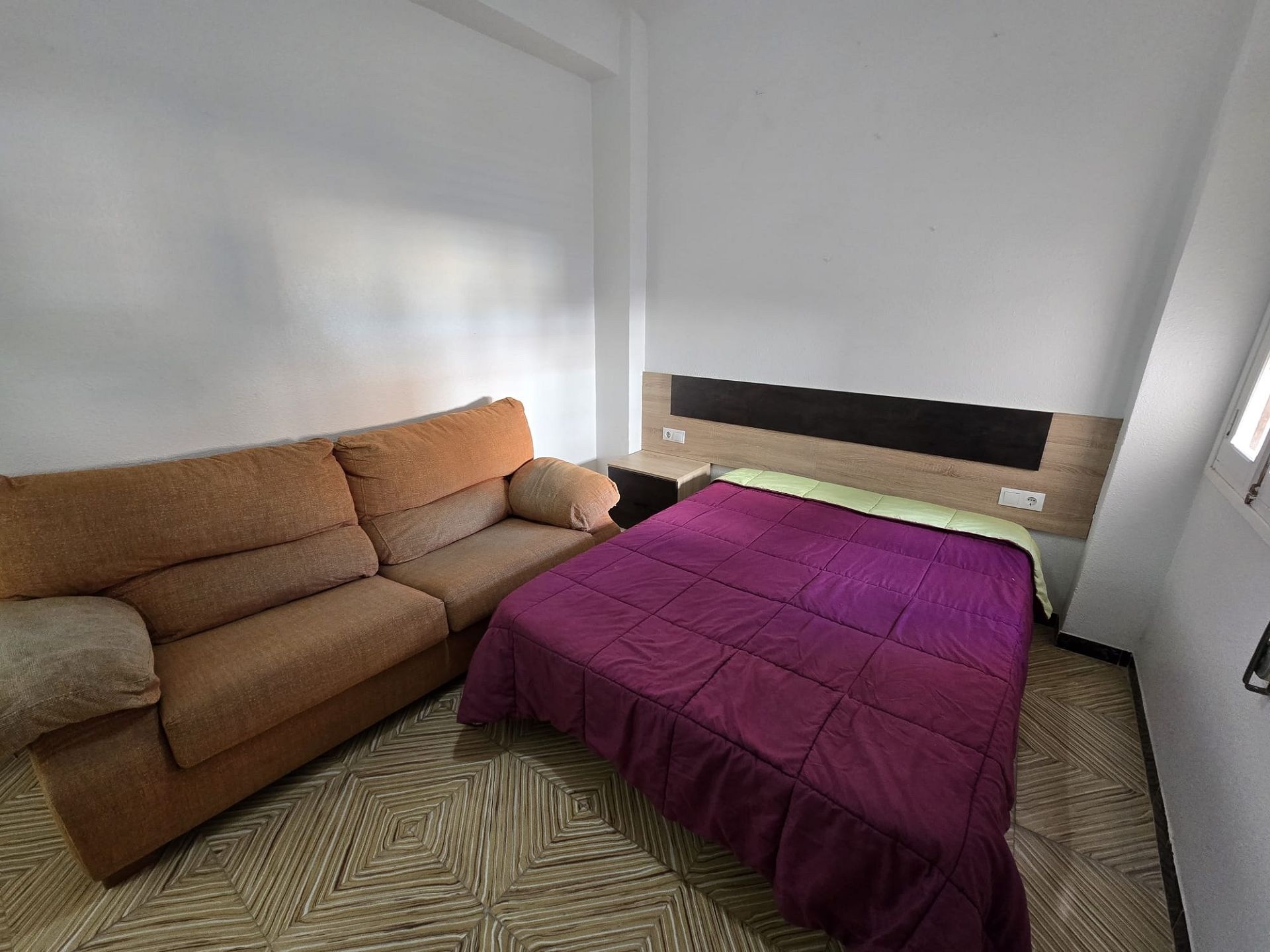 Resale - 3 Bedroom 1 Bathroom Apartment in Sax -  - Alicante