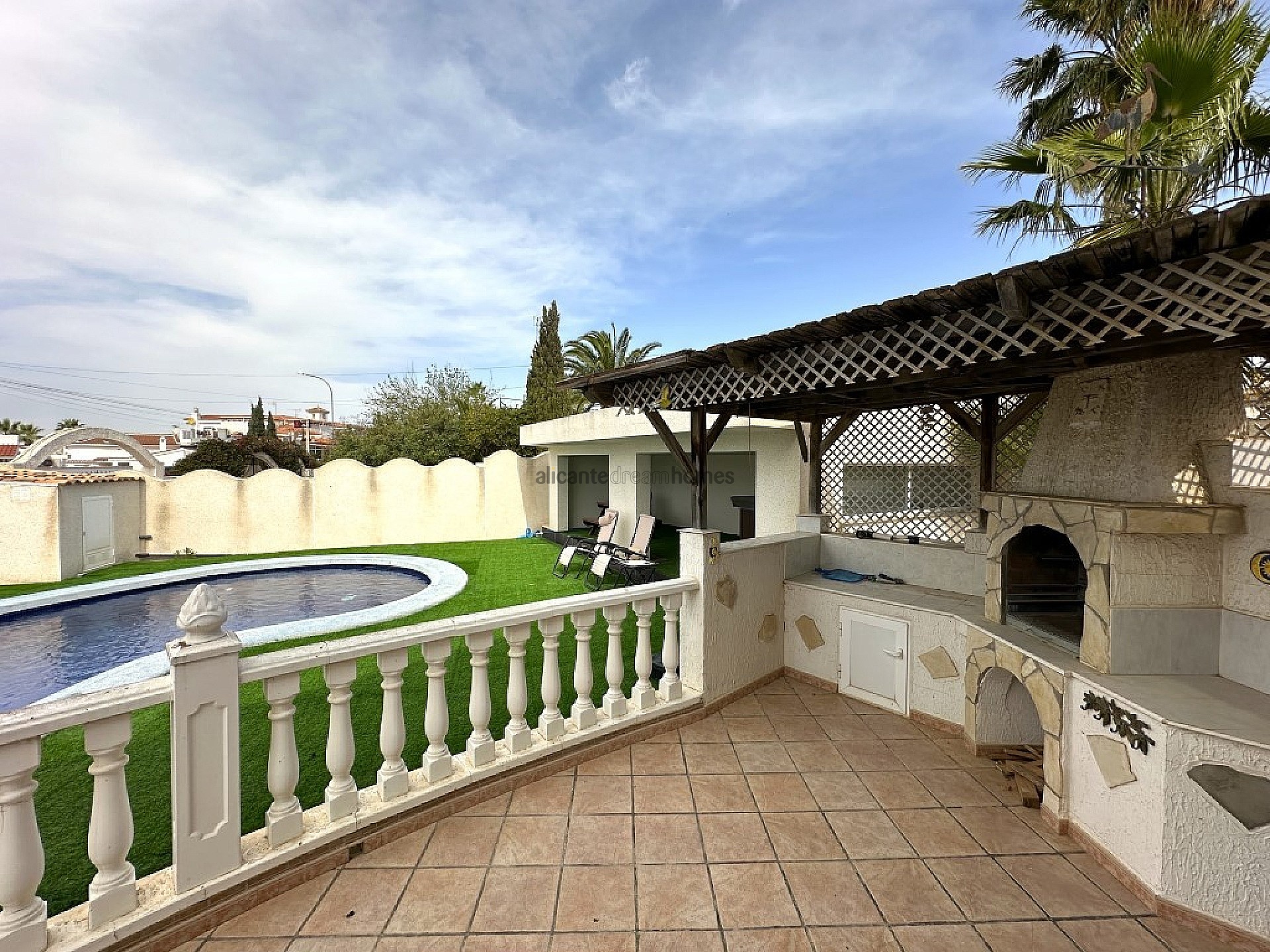 Resale - 3 Bedroom 2 Bathroom Villa in Ciudad Quesada -  - Alicante