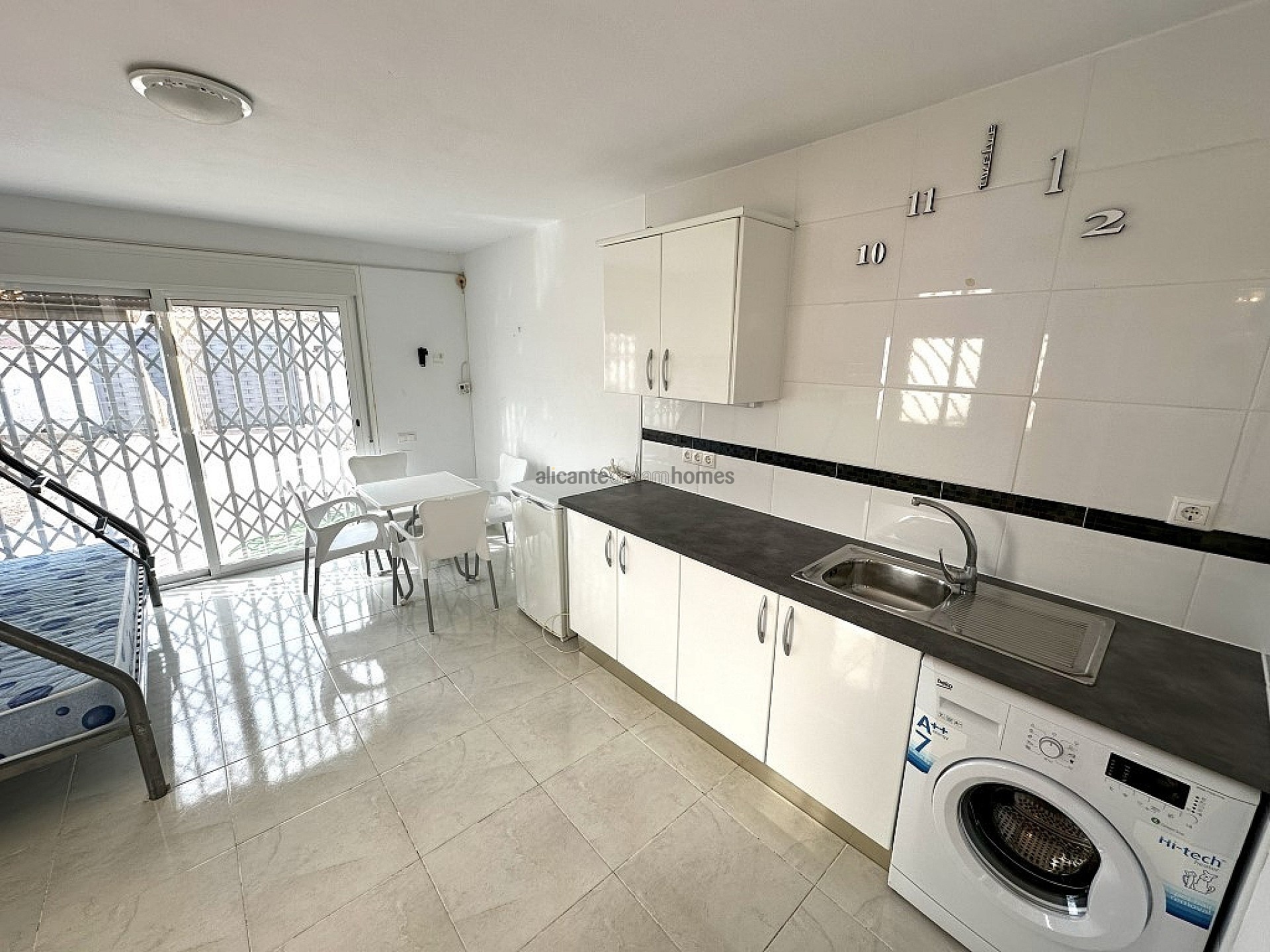 Resale - 3 Bedroom 2 Bathroom Villa in Ciudad Quesada -  - Alicante