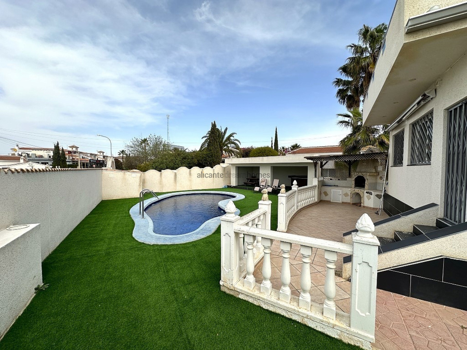 Resale - 3 Bedroom 2 Bathroom Villa in Ciudad Quesada -  - Alicante
