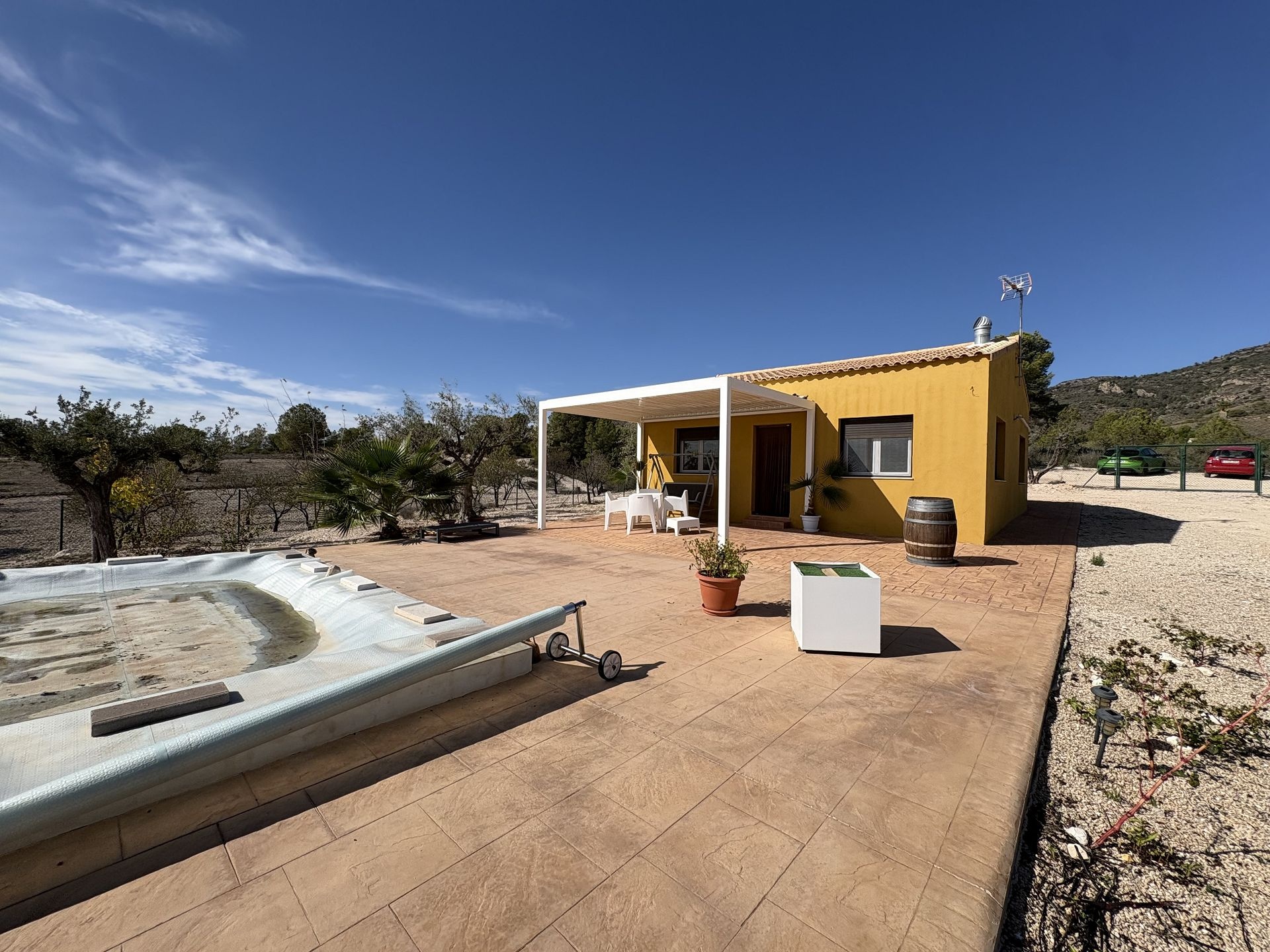 Resale - 2 Bedroom 1 Bathroom Country house in Sax -  - Alicante