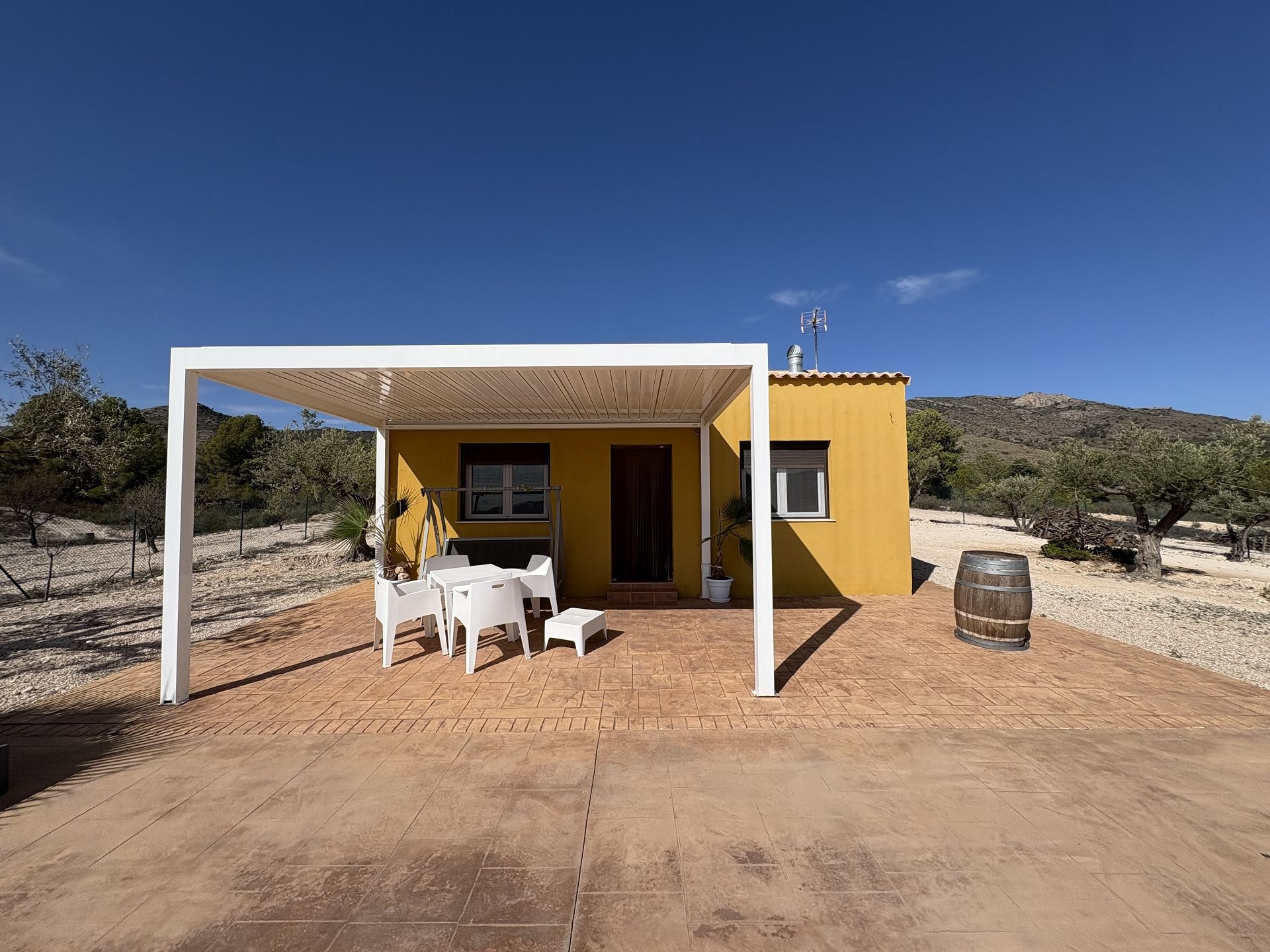 Resale - 2 Bedroom 1 Bathroom Country house in Sax -  - Alicante