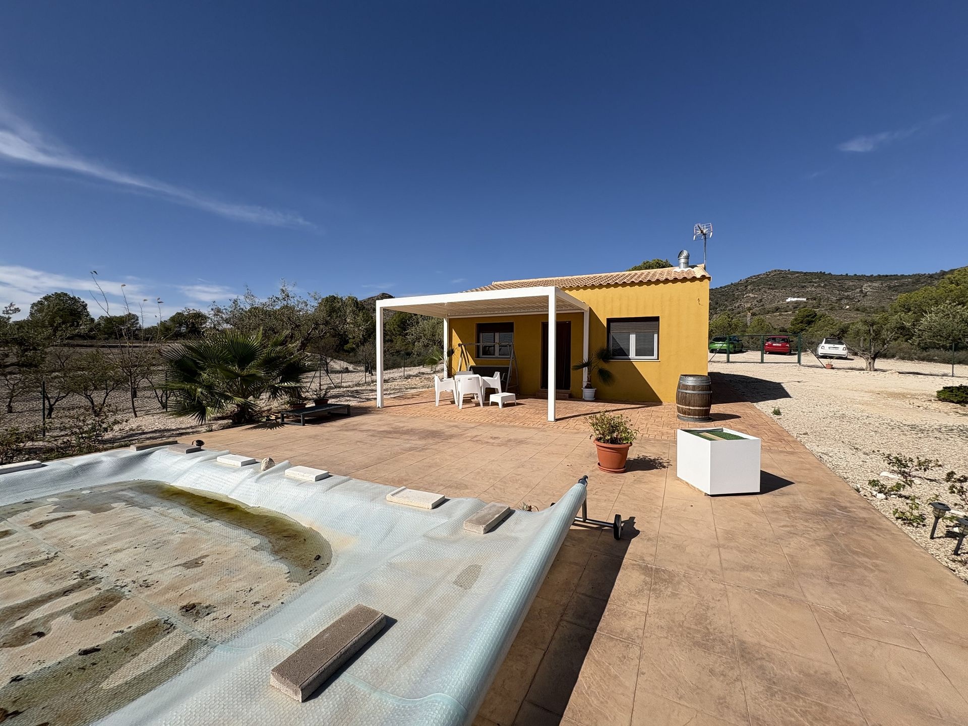 Resale - 2 Bedroom 1 Bathroom Country house in Sax -  - Alicante