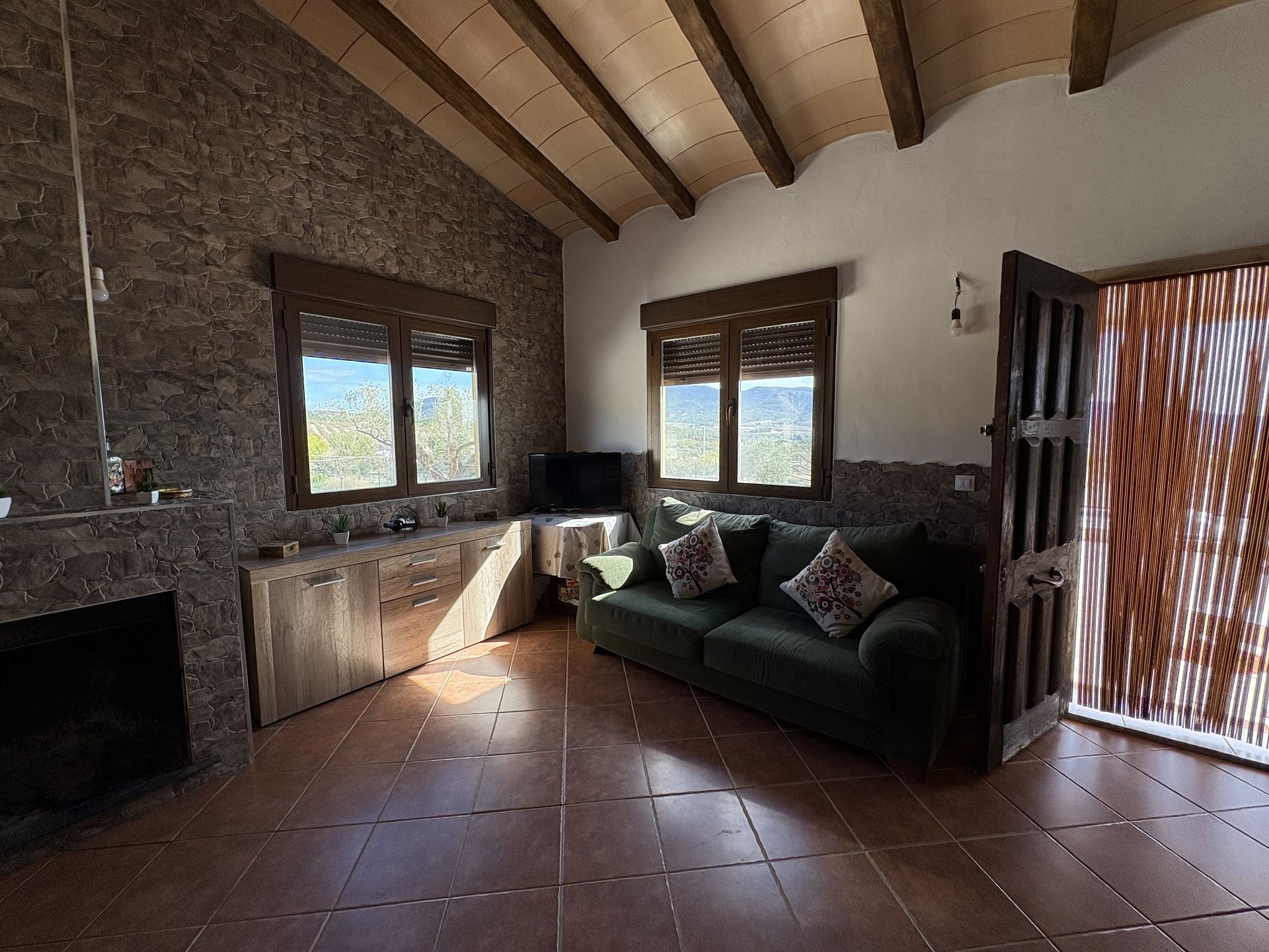 Resale - 2 Bedroom 1 Bathroom Country house in Sax -  - Alicante