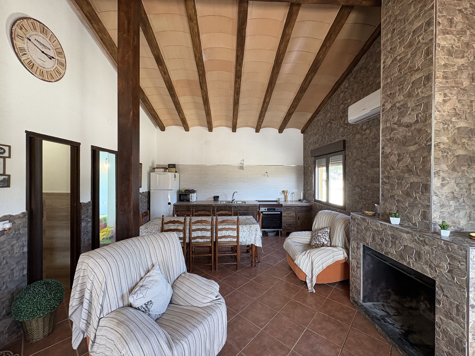 Resale - 2 Bedroom 1 Bathroom Country house in Sax -  - Alicante