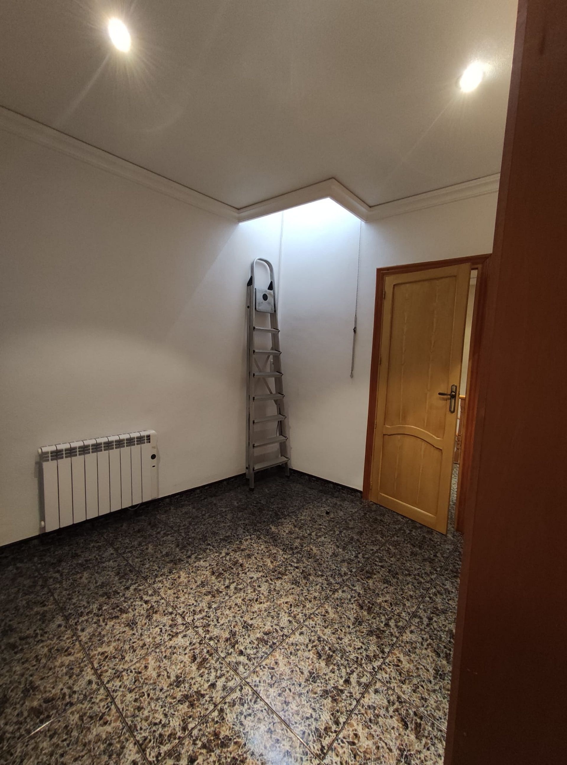Resale - 5 Bedroom 3 Bathroom Townhouse in Hondón de las Nieves -  - Alicante