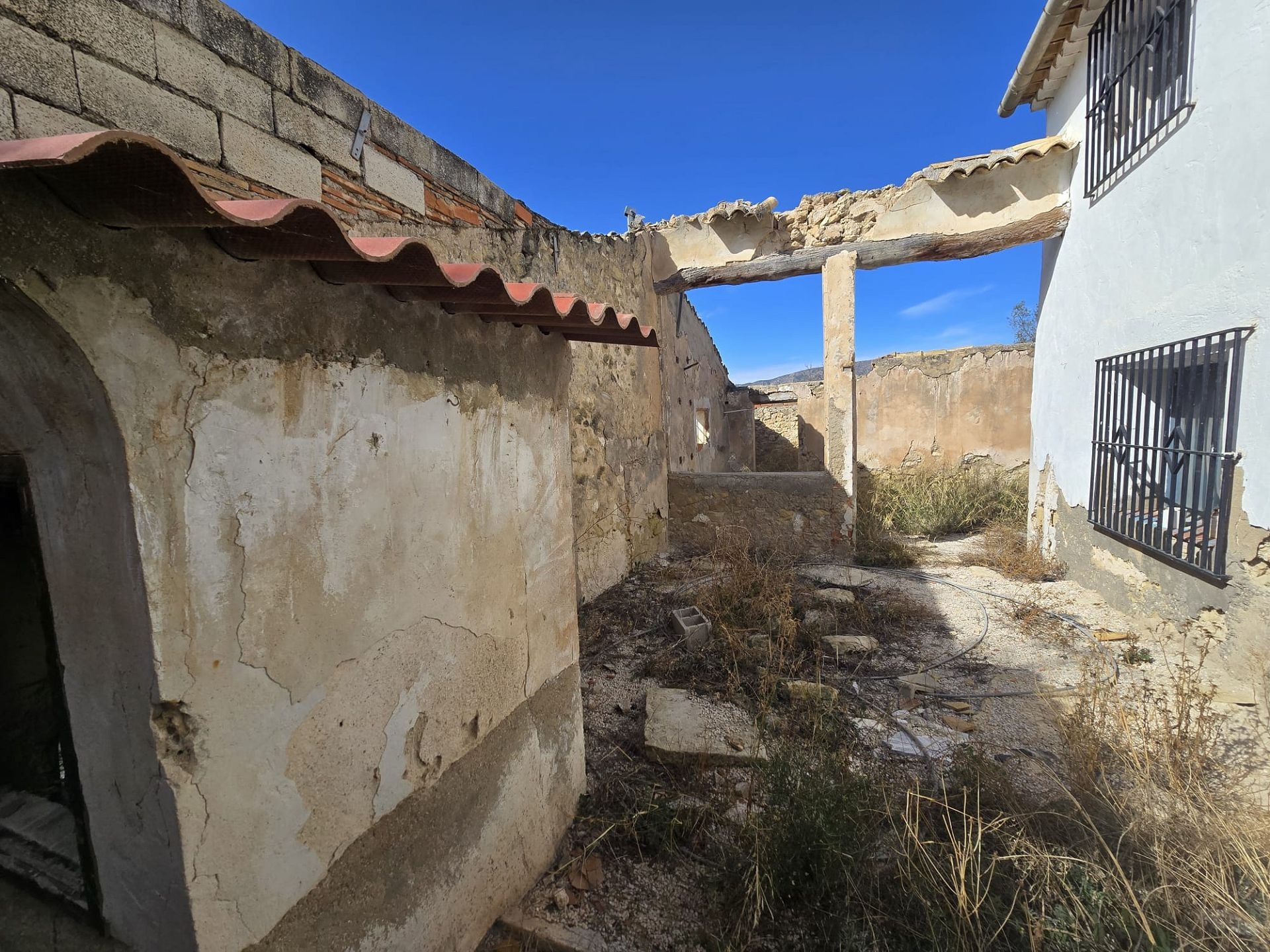 Resale - 7 Bedroom 3 Bathroom Country house in Monóvar -  - Alicante