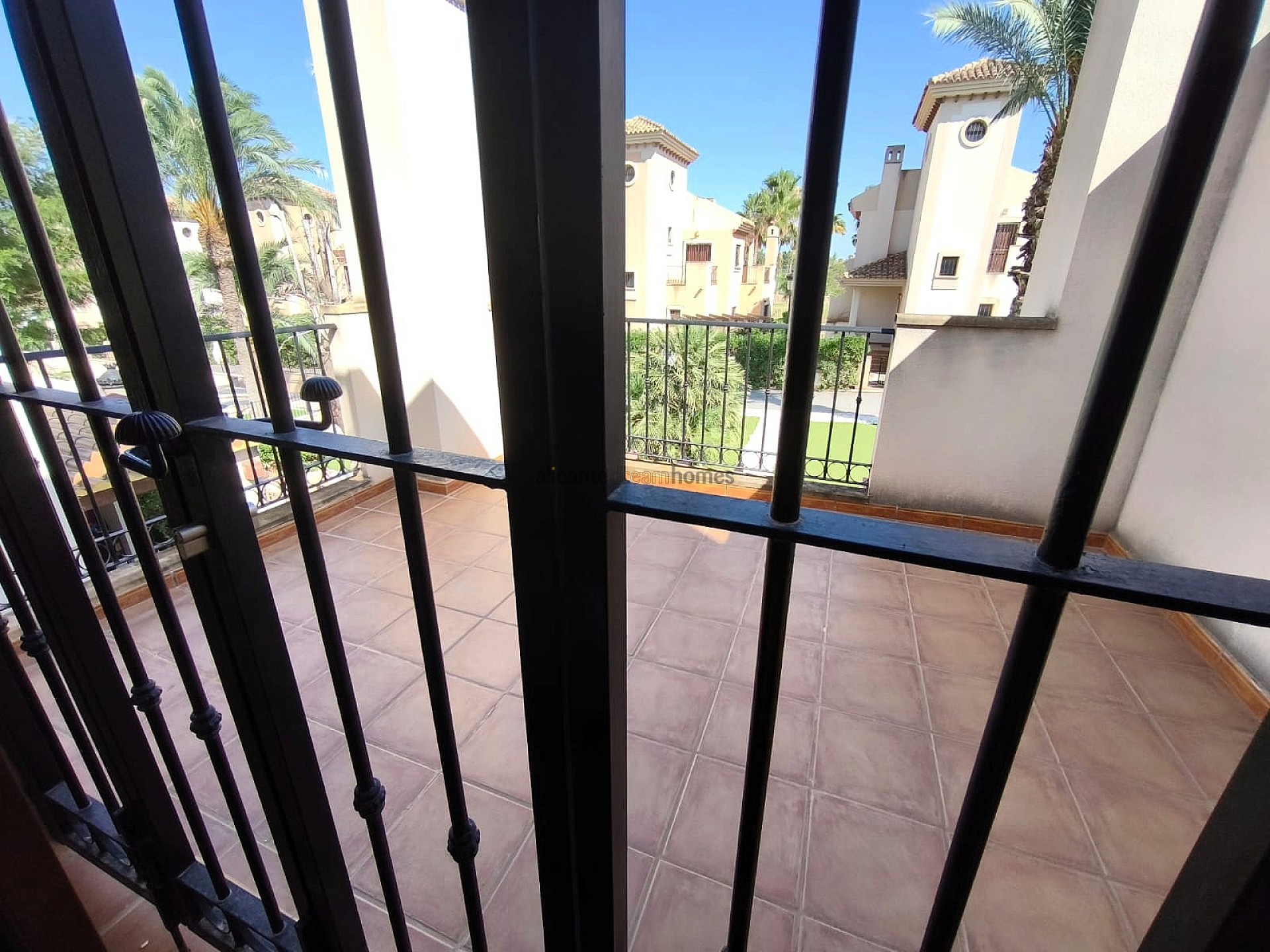 Resale - 3 Bedroom 2 Bathroom Apartment in Algorfa -  - Alicante