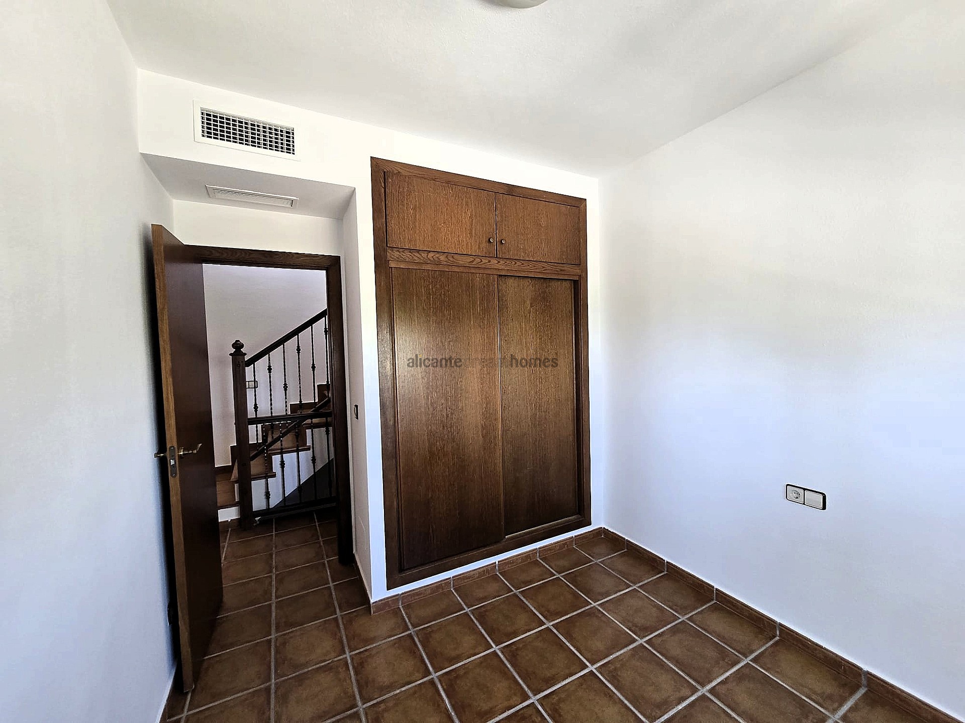 Resale - 3 Bedroom 2 Bathroom Bungalow in Algorfa -  - Alicante